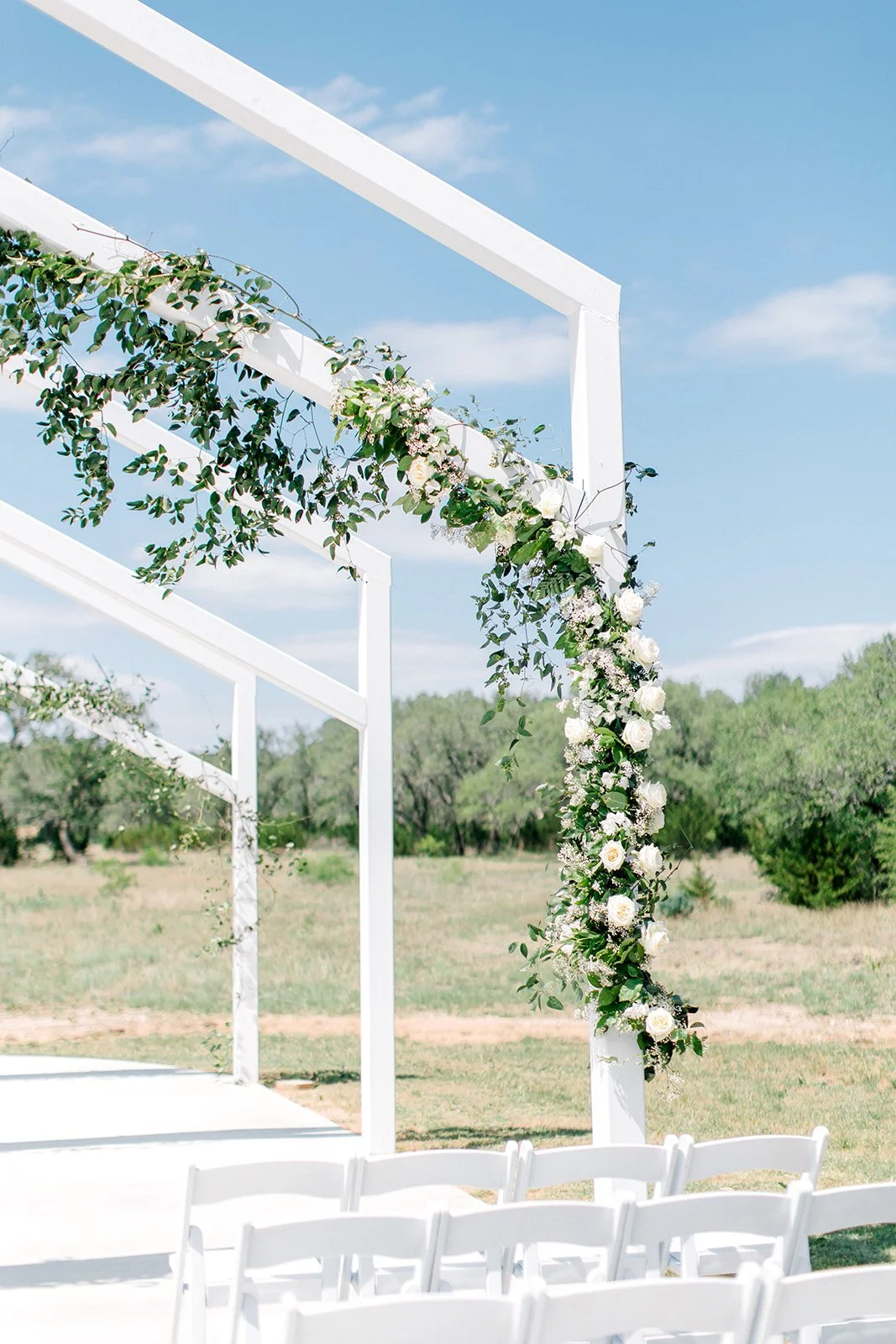 spring-white-florals-texas-wedding-venue.jpg