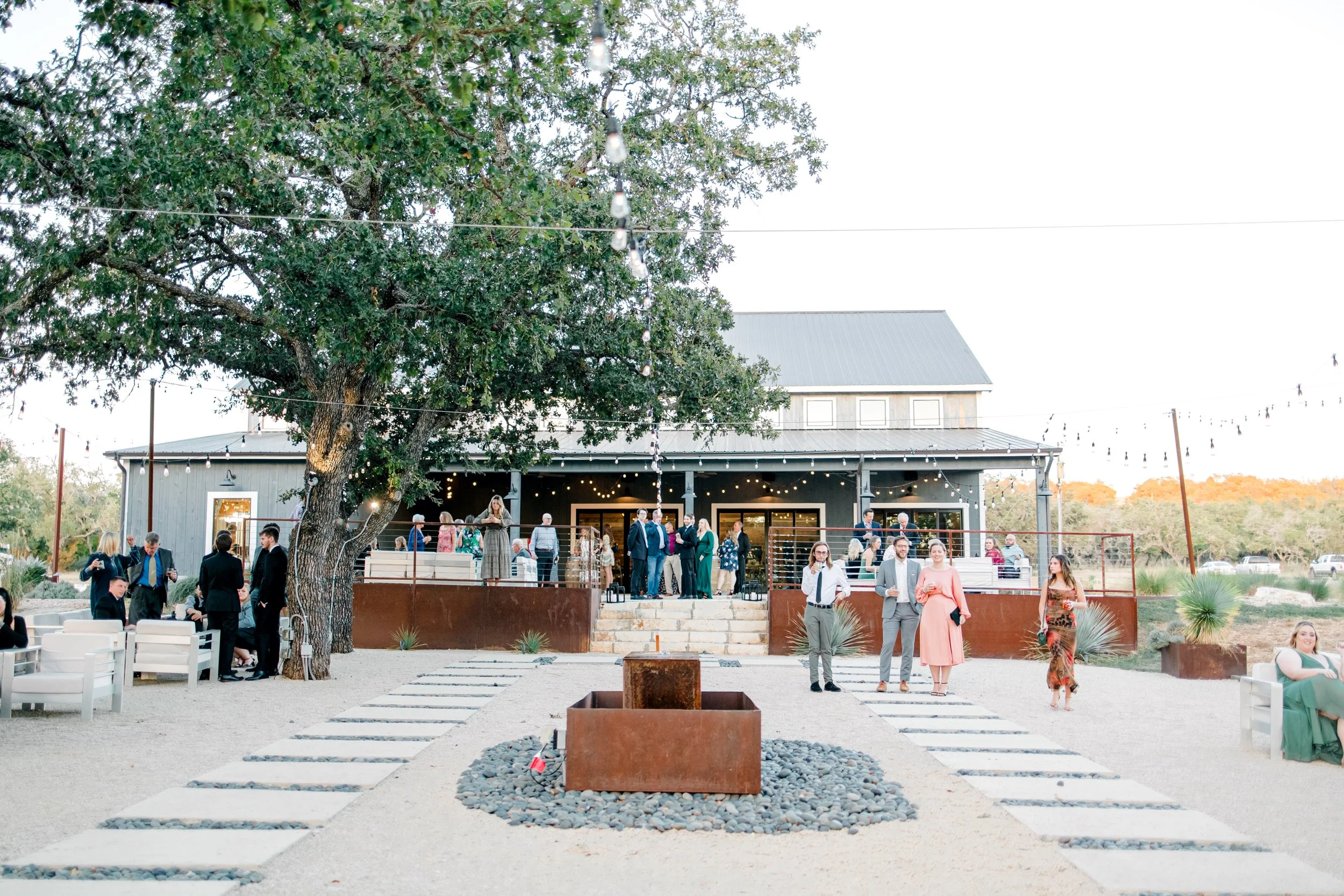 texas-wedding-cocktail-hour.jpg