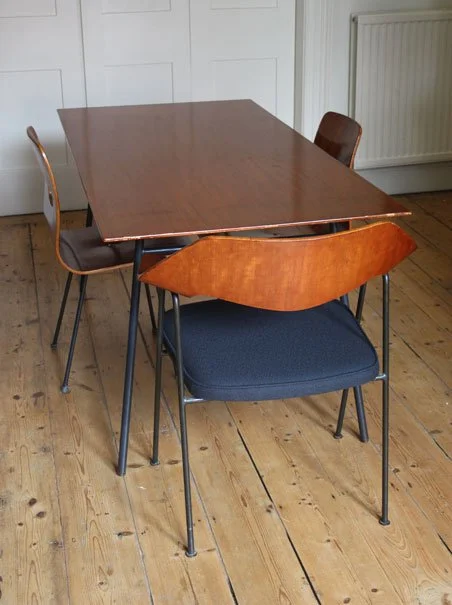 Robin Day 677 dining table