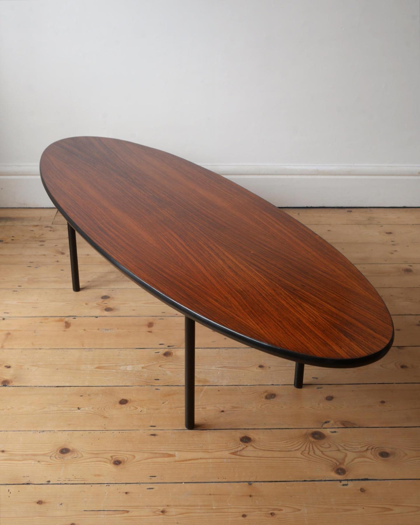 Very hard to find rosewood oval coffee table by Robin Day for Hille, 1954. Exhibited at the Milan Triennale in the same year.

Excellent condition. More details on website. 

#robinday #hille #midcenturymodern #britishdesign