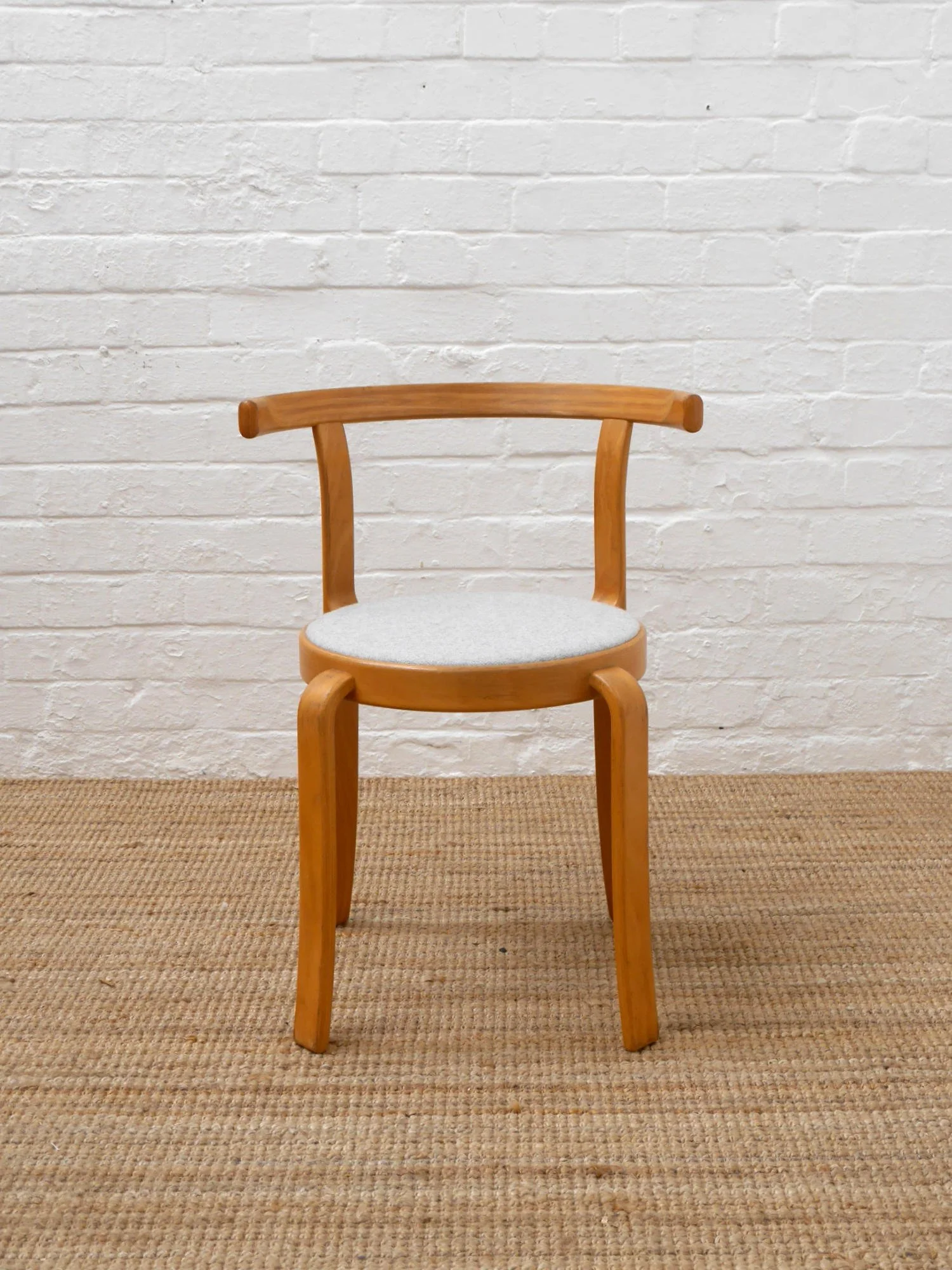 Magnus Olesen 8000 chairs