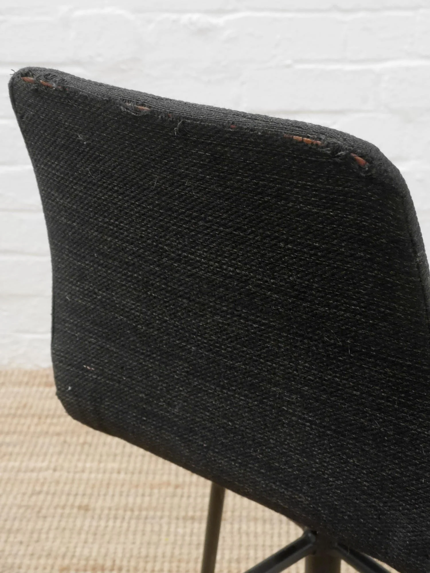 Robin Day Q Swivel chair