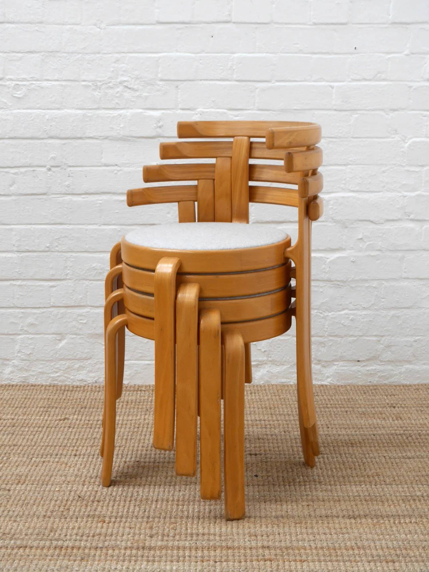 Magnus Olesen 8000 chairs