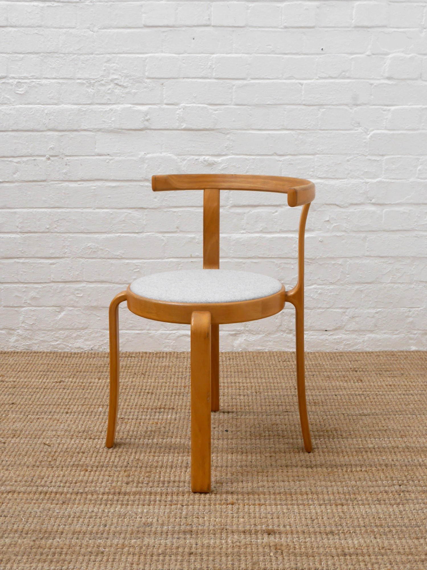 Magnus Olesen 8000 chairs