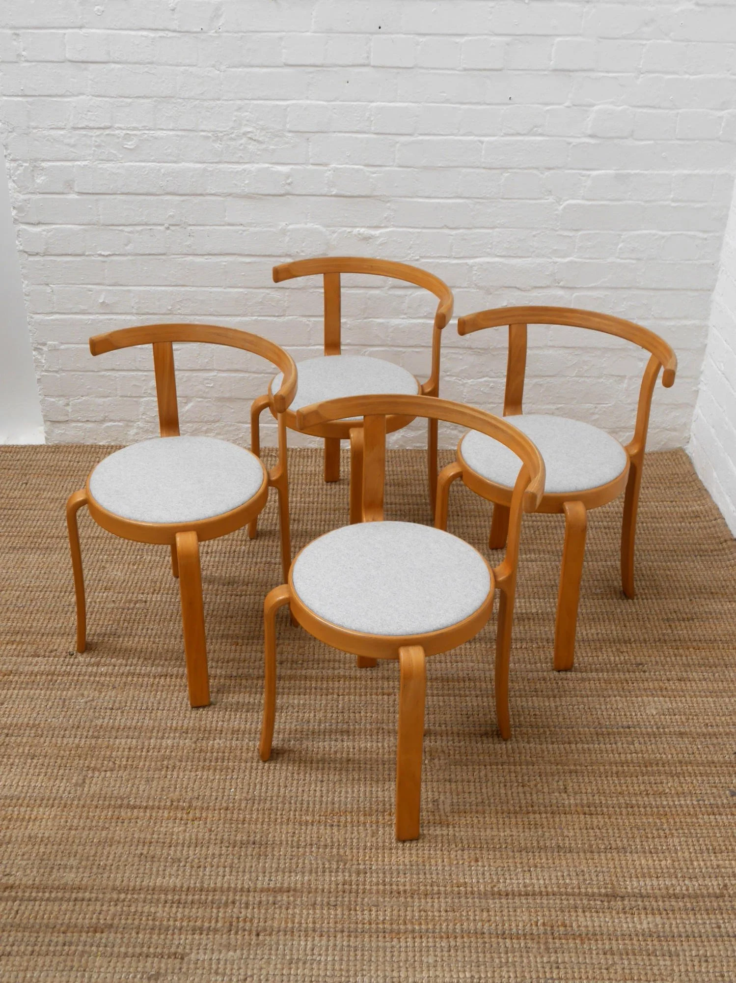 Magnus Olesen 8000 chairs