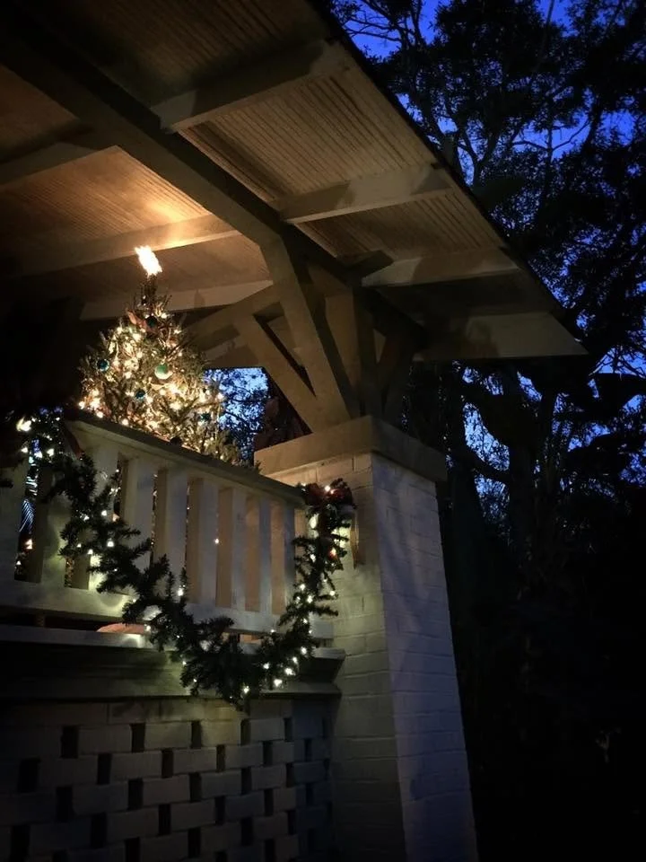Walking Tour of Holiday Decorations