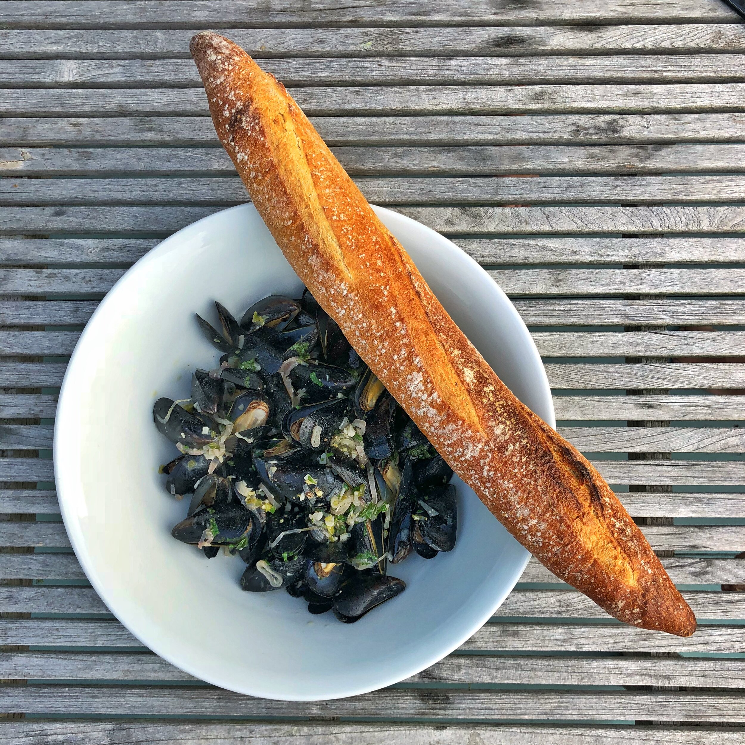 Mussels in a white wine, fennel broth with toasted baguette 