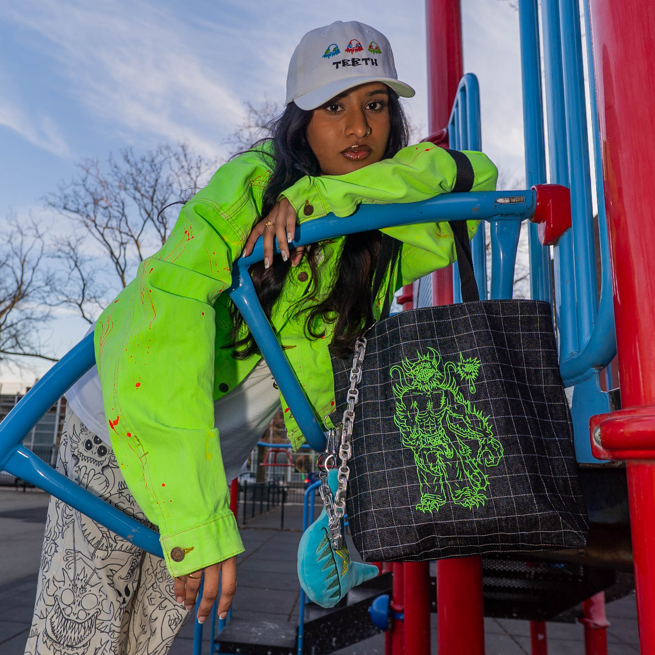 Monstrous Tote with Model.png