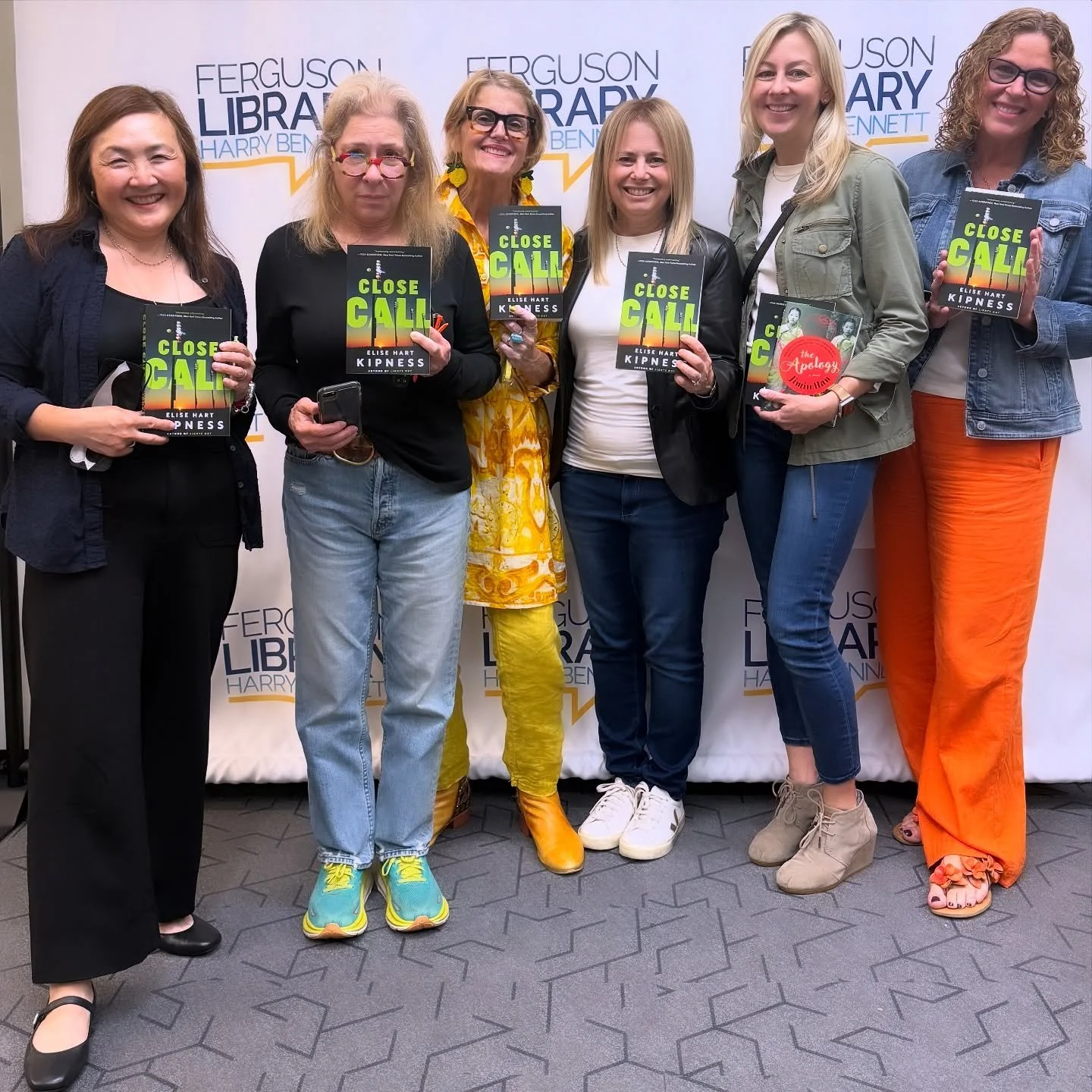 The @sincconnecticut community was out in full force tonight to support @elisehartkipness, who spoke with @jiminhanwriter about CLOSE CALL at Stamford&rsquo;s @harrybennettbranch Library. Wonderful event! 

#closecall #elisehartkipness #jiminhan #the