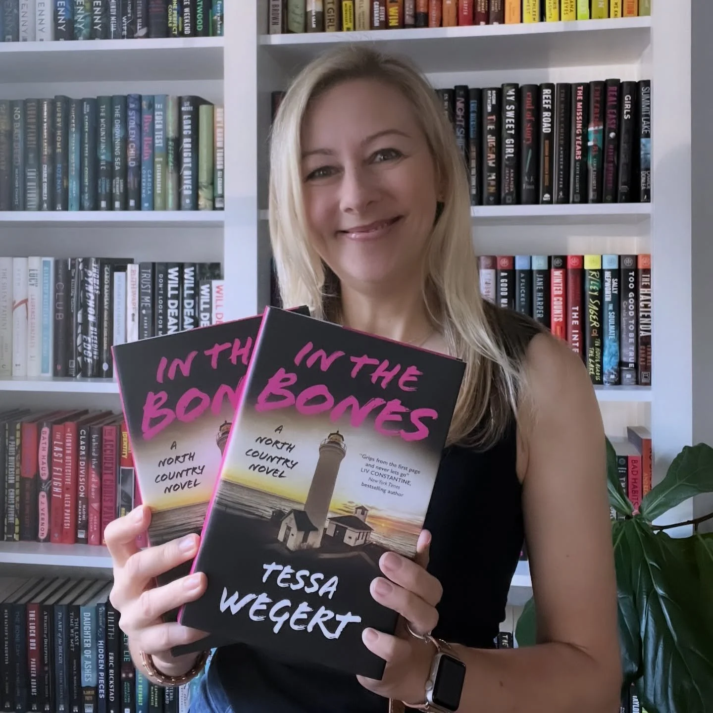 Thrillery two-book giveaway! 
Feast your eyes on these finished copies of IN THE BONES (the pink spines…I’m obsessed 💖). 
To celebrate their arrival, I’m giving away two signed hardcover copies in collaboration with @thriller_th