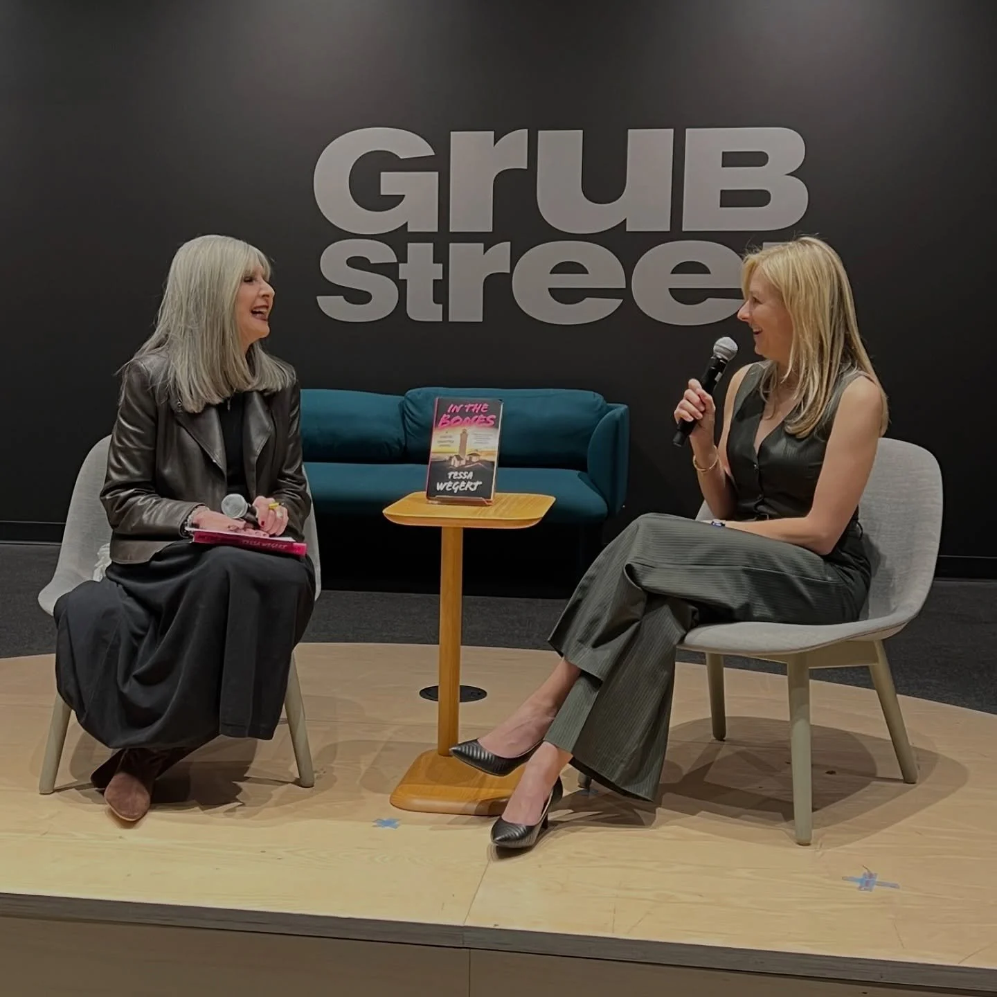 Scenes from last night in Boston (the last night of the IN THE BONES tour)!

A big thank you to @portersqboston, and also to bestselling author and fellow @internationalthrillerwriters board member @hankpryan, who was kind enough to chat with me abou