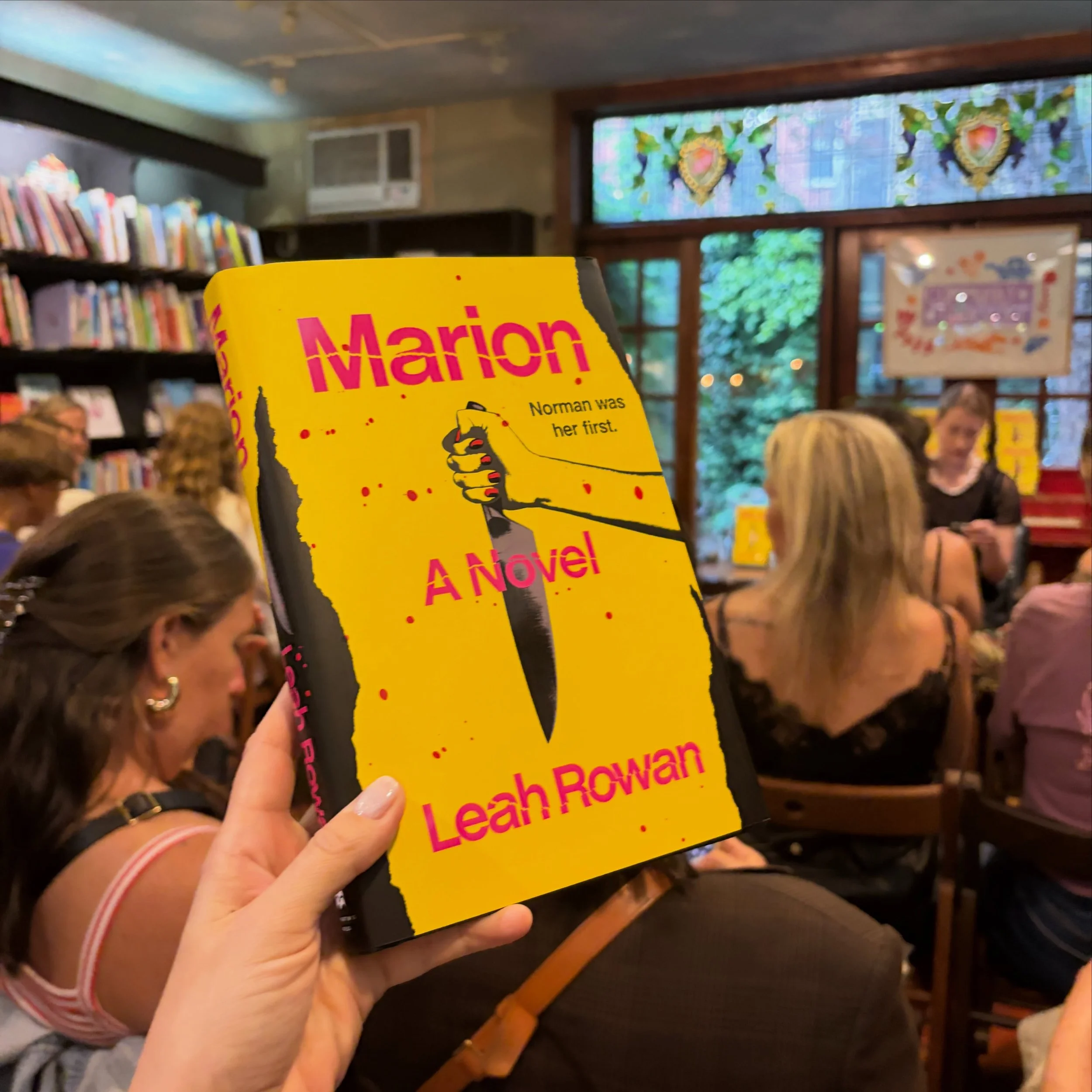 Packed house for the launch of @leahrowanbooks&rsquo;s MARION at @communitybookstore! Leah and @juliabartz talked Hitchcock, slasher tropes, and reimagining an iconic movie moment&mdash;and let me tell you, this thriller sounds irresistible. Don&rsqu