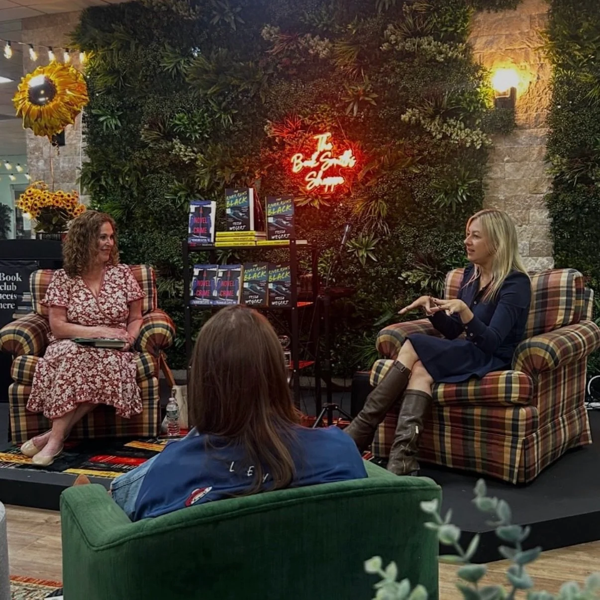 What a way to kick off THE RIVER RUNS BLACK book tour! 🛥️🛥️🛥️

Thank you to @thebooksmiths for an amazing afternoon event (if you haven&rsquo;t visited this Danbury, CT indie, you&rsquo;re in for such a treat), and to the wonderful @deborahlevison