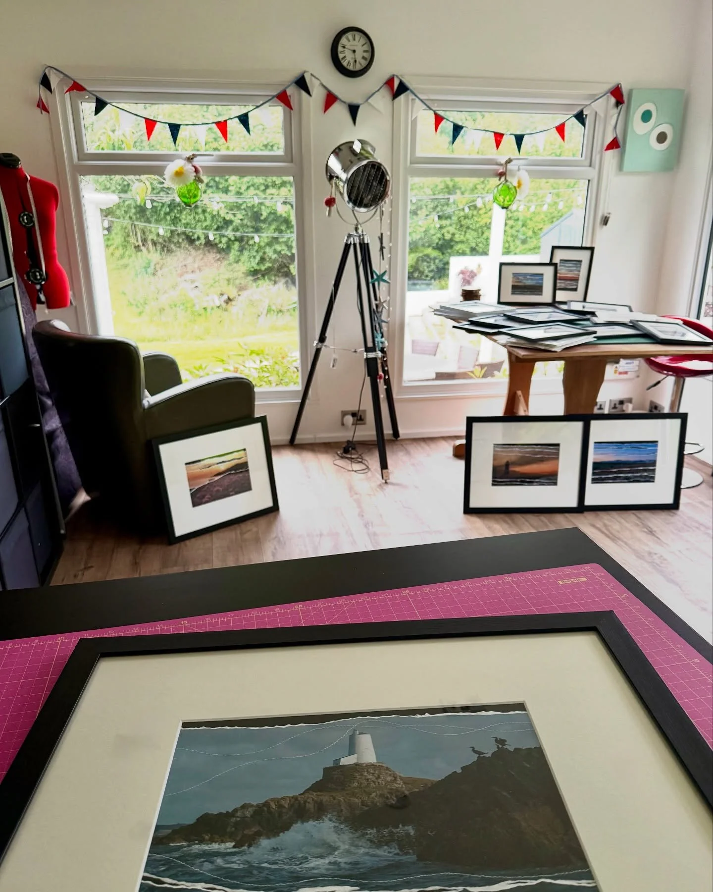 I&rsquo;ve spent the afternoon in my studio updating my Etsy page. There&rsquo;s lots of new A4 sized pieces now.

#artwork #photography #commission #inmystudio