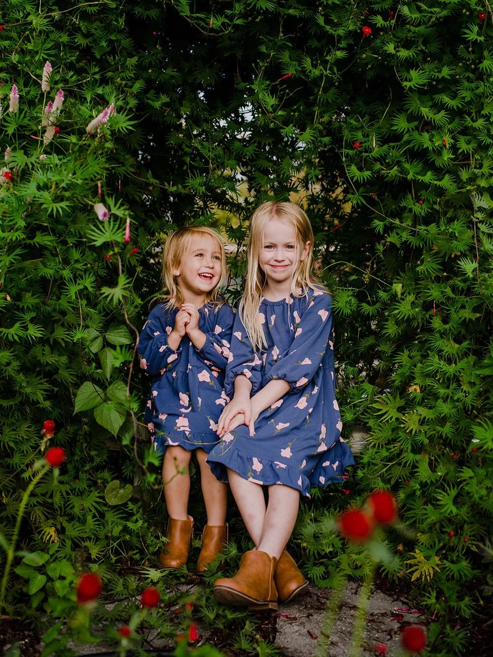 Booking a special Mother&rsquo;s Day Mini session a week before Mother&rsquo;s Day surrounded by flowers and MO natives, link in profile. 

Limited spots available! An 8x10 print is included, as well as 3 digital downloads. Ohmygosh did I actually sa