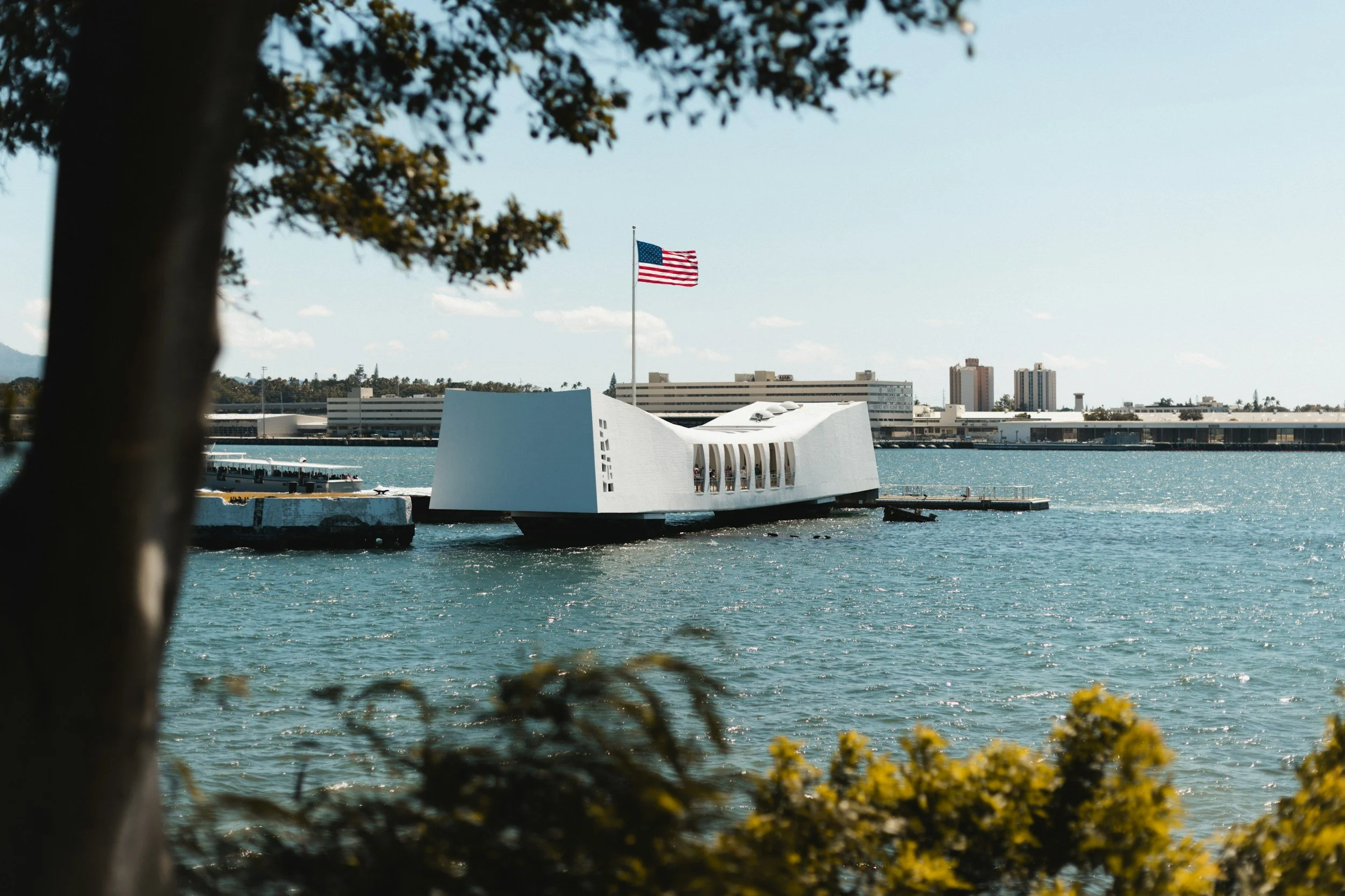 Pearl Harbor vs Circle Island Tour: Which Oahu Tour Should You Choose First in 2026?