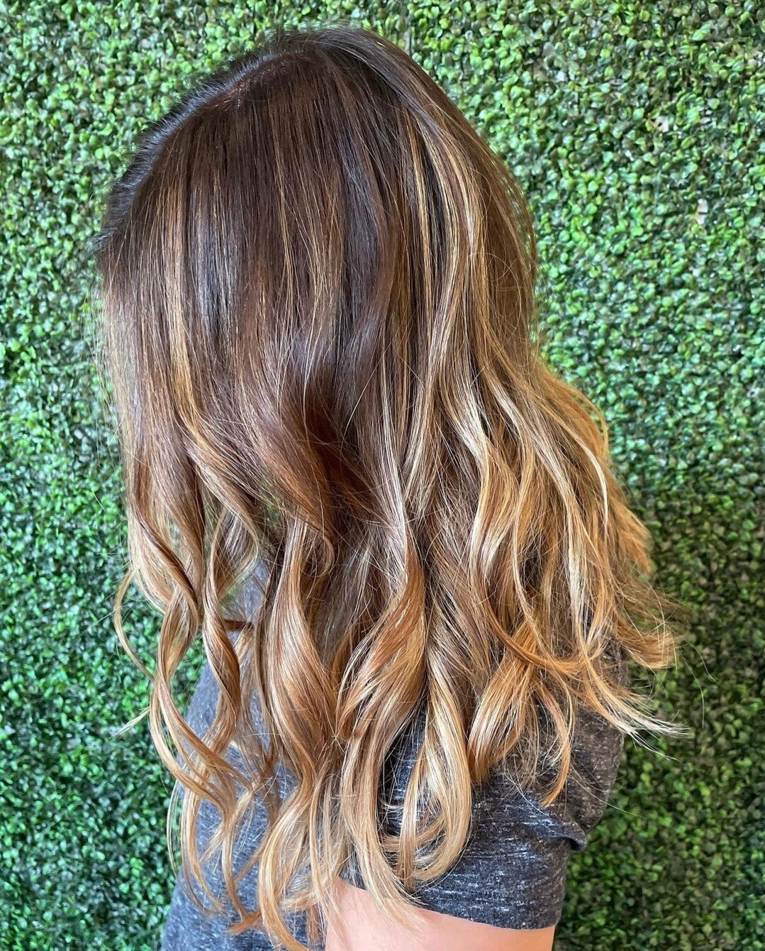 Beautiful Bronde vibes done by our talented @dollhairsbydanielle! ✨⁠
⁠
For appointments: 📞 (407)864-2587⁠
.⁠
.⁠
.⁠
#ucf #universityofcentralflorida #localorlando #oviedoonthepark #oviedoflorida #yelporlando #balayageorlando #localbusinessorlando #or