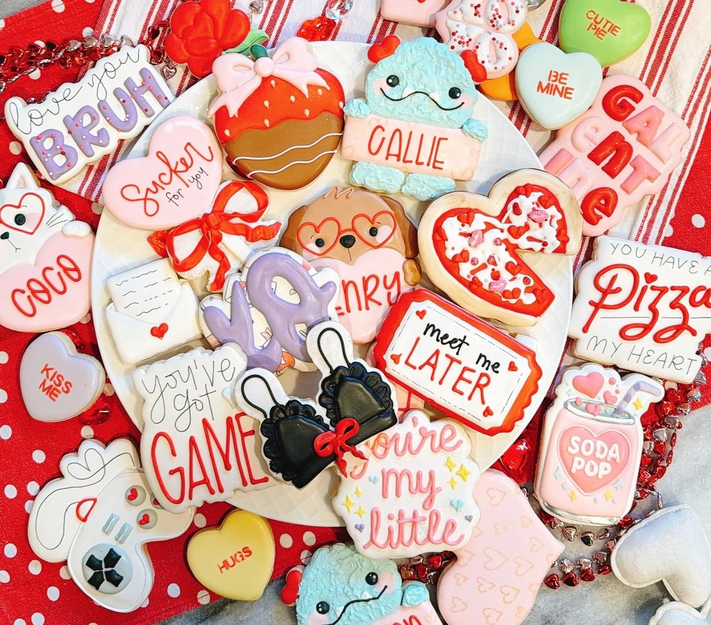 Just a friendly reminder: 💌 
Valentine pickups Today 4-6pm details are on your emailed receipt. If you can find that please reach out! Thanks again for all your orders! 🫶🏼❤️

#valentinecookies #valentine2026 #valentinesday