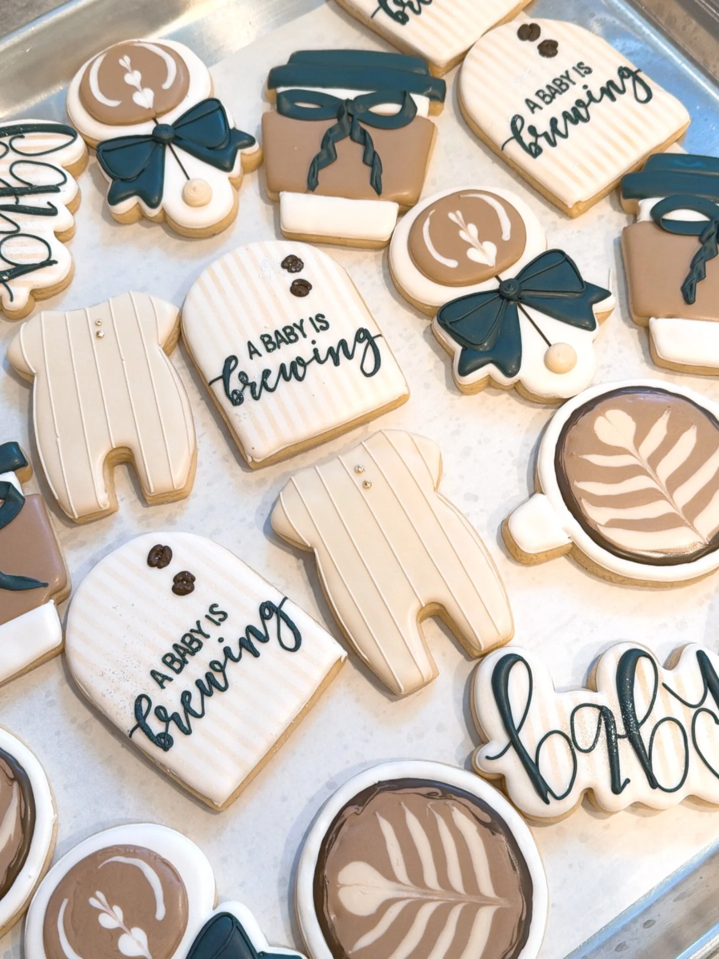 A baby is brewing! ☕️🤎

Last week was the week of gloomy clouds and rain ☁️ and of course the cookie sets did not have the best lighting for their photo shoots. But&hellip;..I couldn&rsquo;t resist sharing these. ☺️

#coffeecookies #ababyisbrewing #