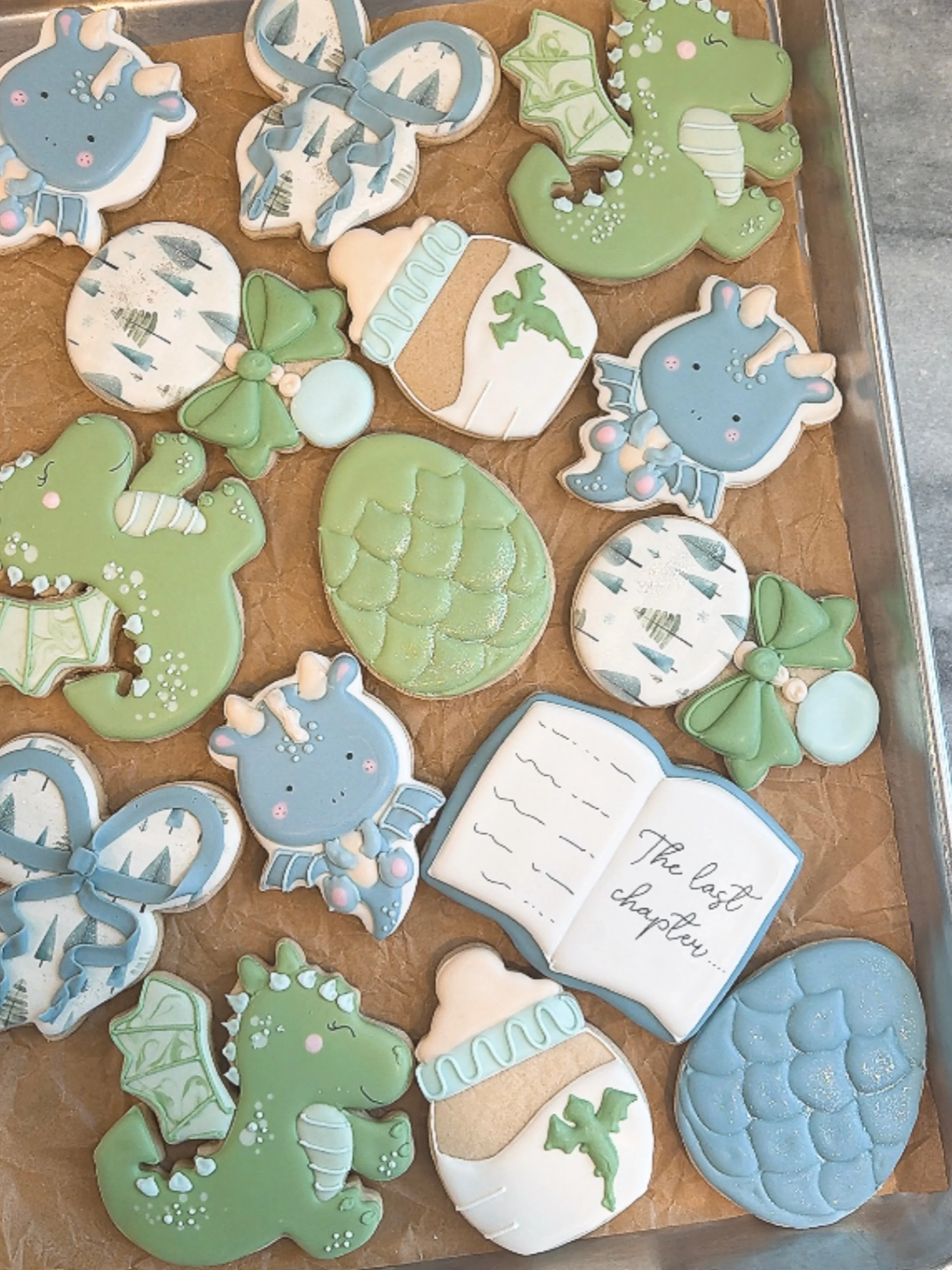 One more of the whole set! 🐉 🩵✨

#tricitieswa #dragoncookies #dragonbabyshower #thelastchapter #babyshowercookies