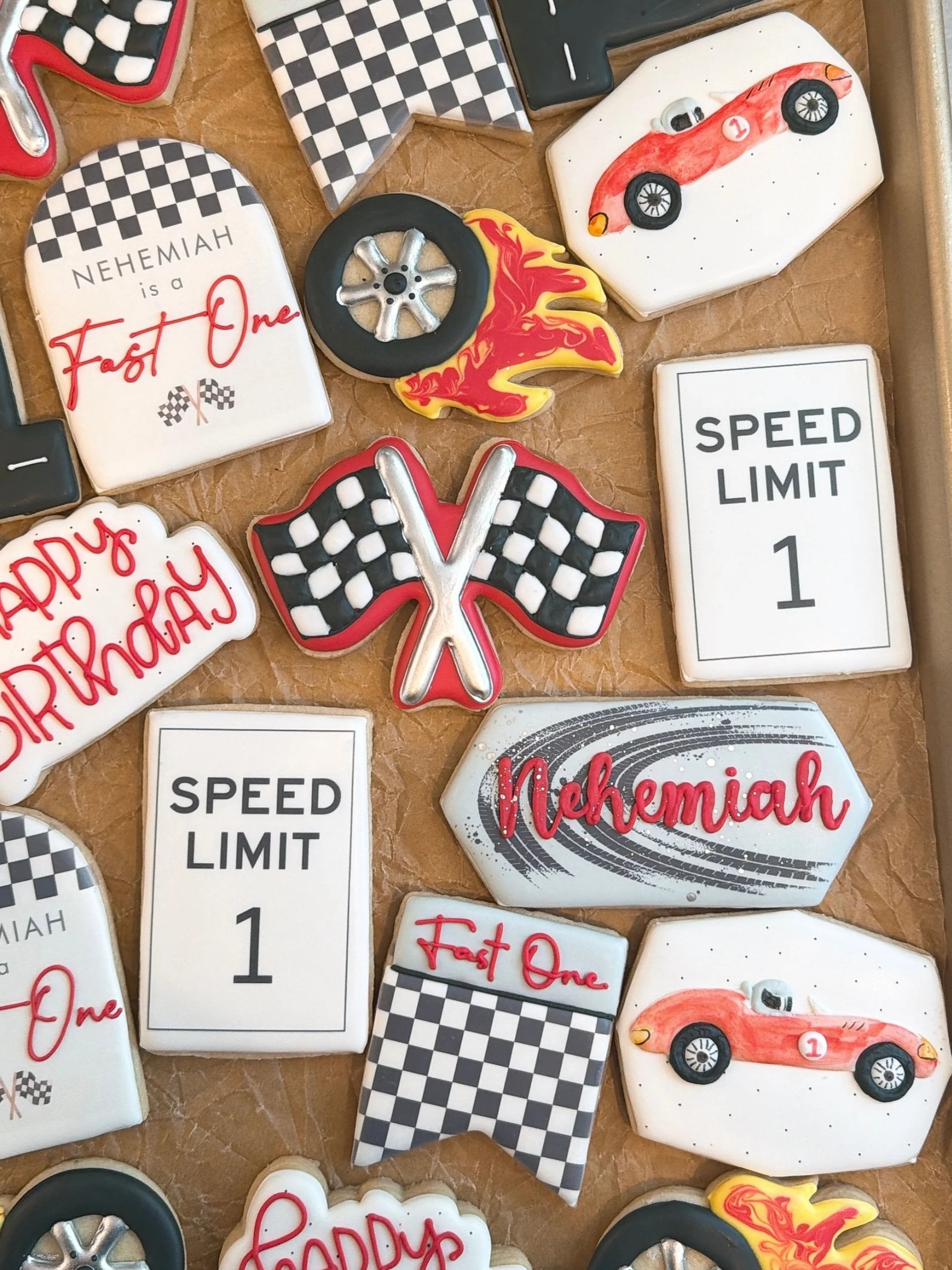 Fast One 🏎️💨 

Printed with @eddie_edibleinkprinter 
Colors @americolor 
Race cars hand painted with @thesugarart elite colors

#racecarcookies #royalicing #sugarcookies #sugarcookiesofinstagram #fastone