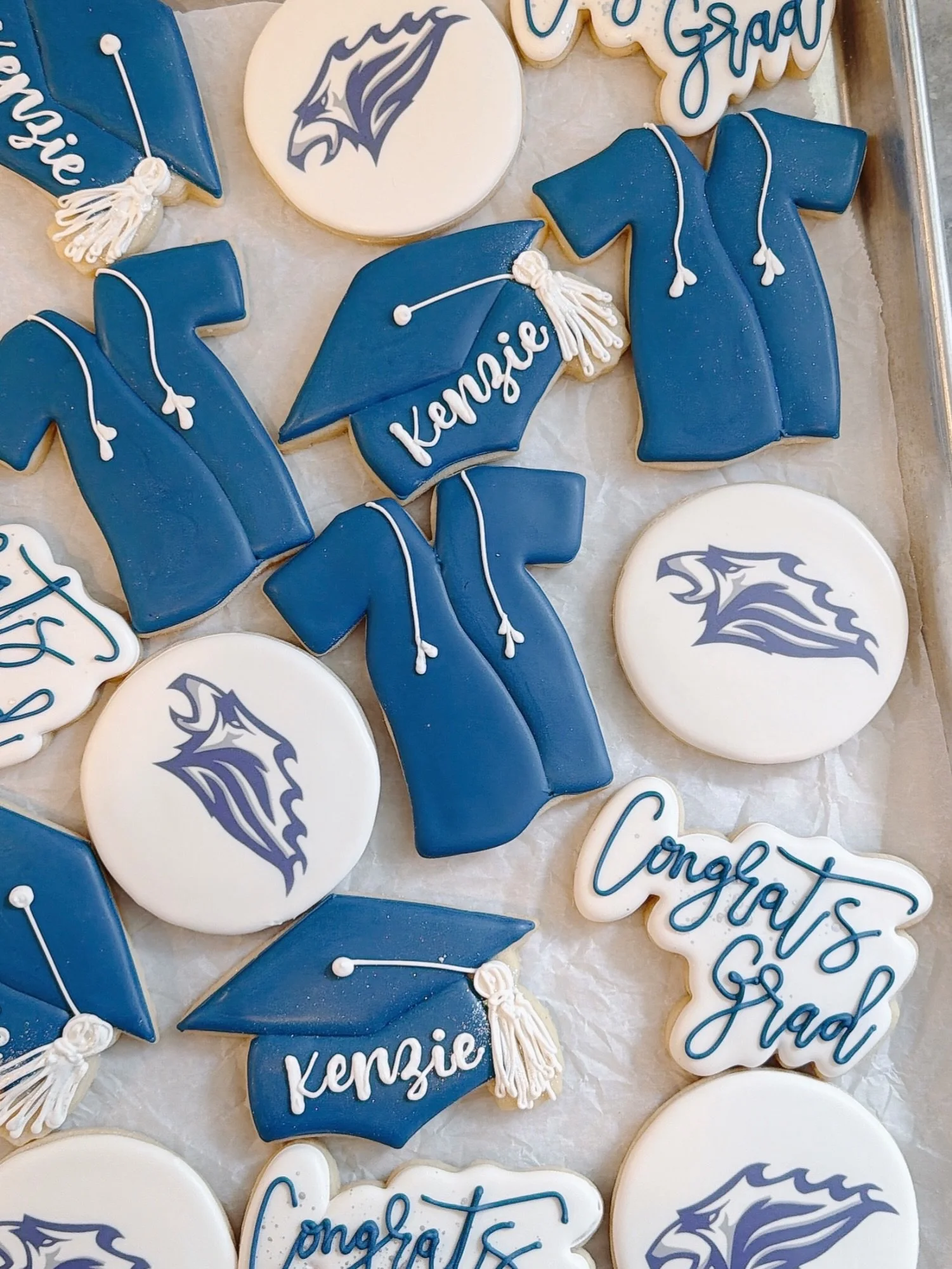 Congrats to these kids! Woohoo 🥳🎓✨🎉
Just a few sets this week! I unfortunately couldn&rsquo;t get pictures of all of them! There were so many cookies! Thank you all for letting me be part of your celebrations!! 🫶🏼 Best of luck to these grads on 