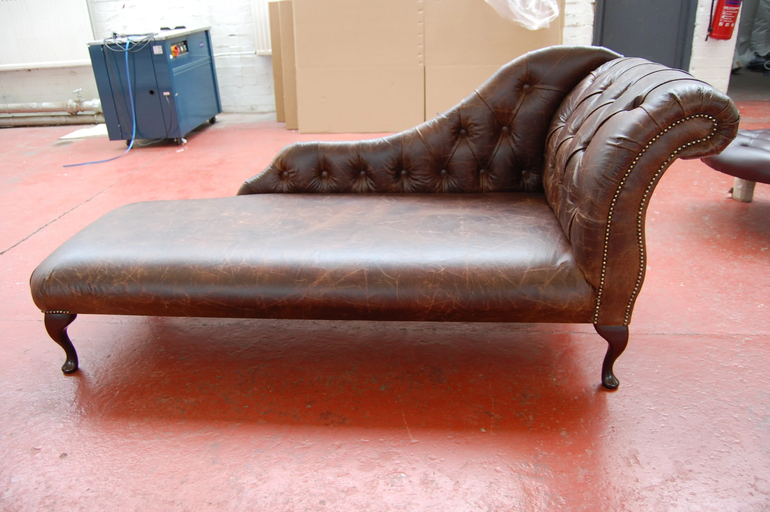 Duchess Chaise Long - Deluxe Vintage Brown.JPG