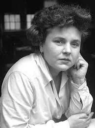 Elizabeth Bishop – Postcards & Miracles: A deeper look at her life and poems to master your poetic voice. A mini-retreat with Jules Nyquist