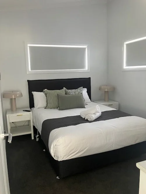 Premium Cabin 25 Main bedroom - Queen bed