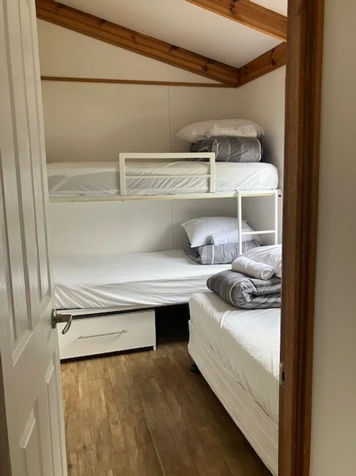 Cabin 3 - Second Bedroom (3 single beds)