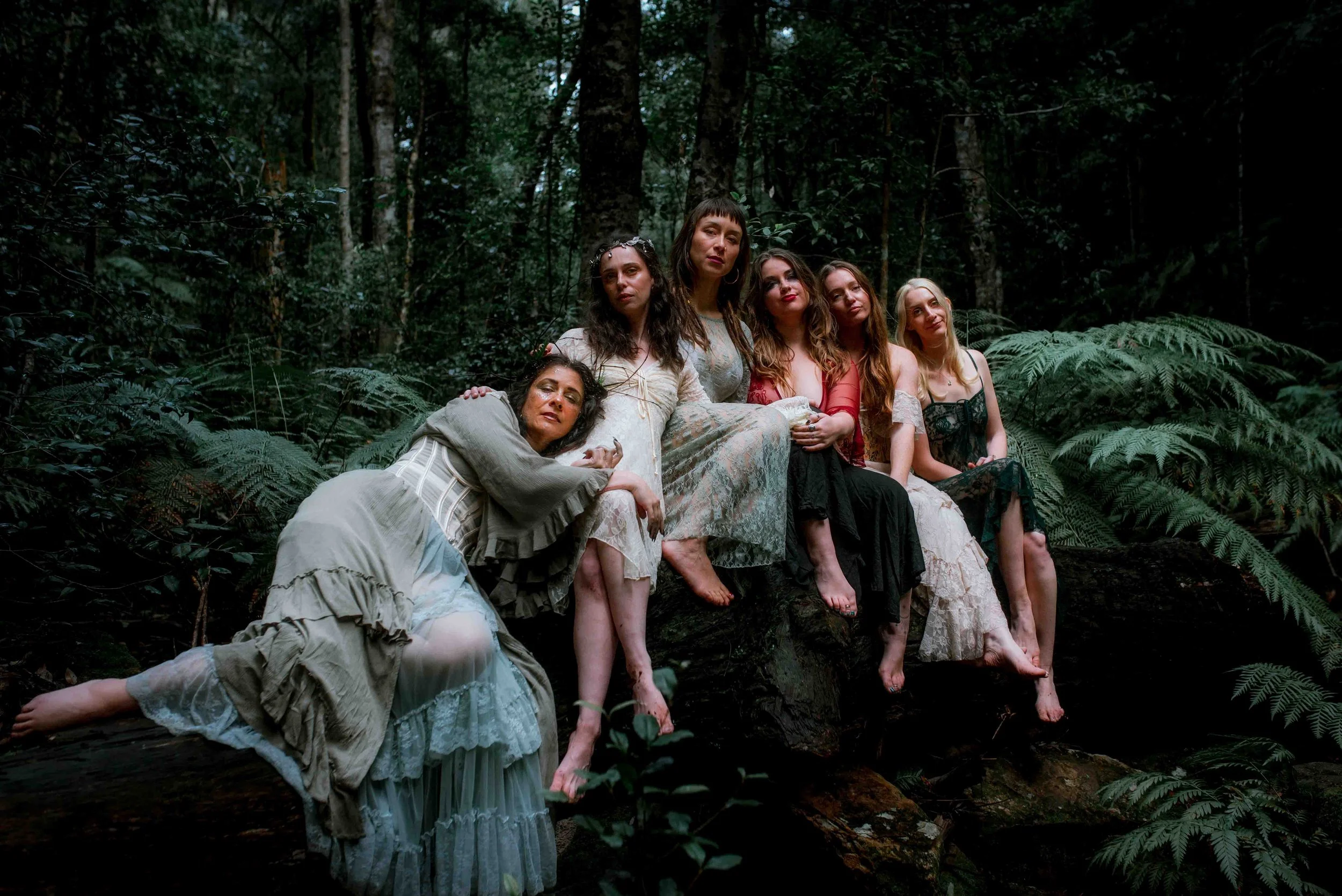 background-fantasy-women-photoshoot-blue-mountains-friends.jpg