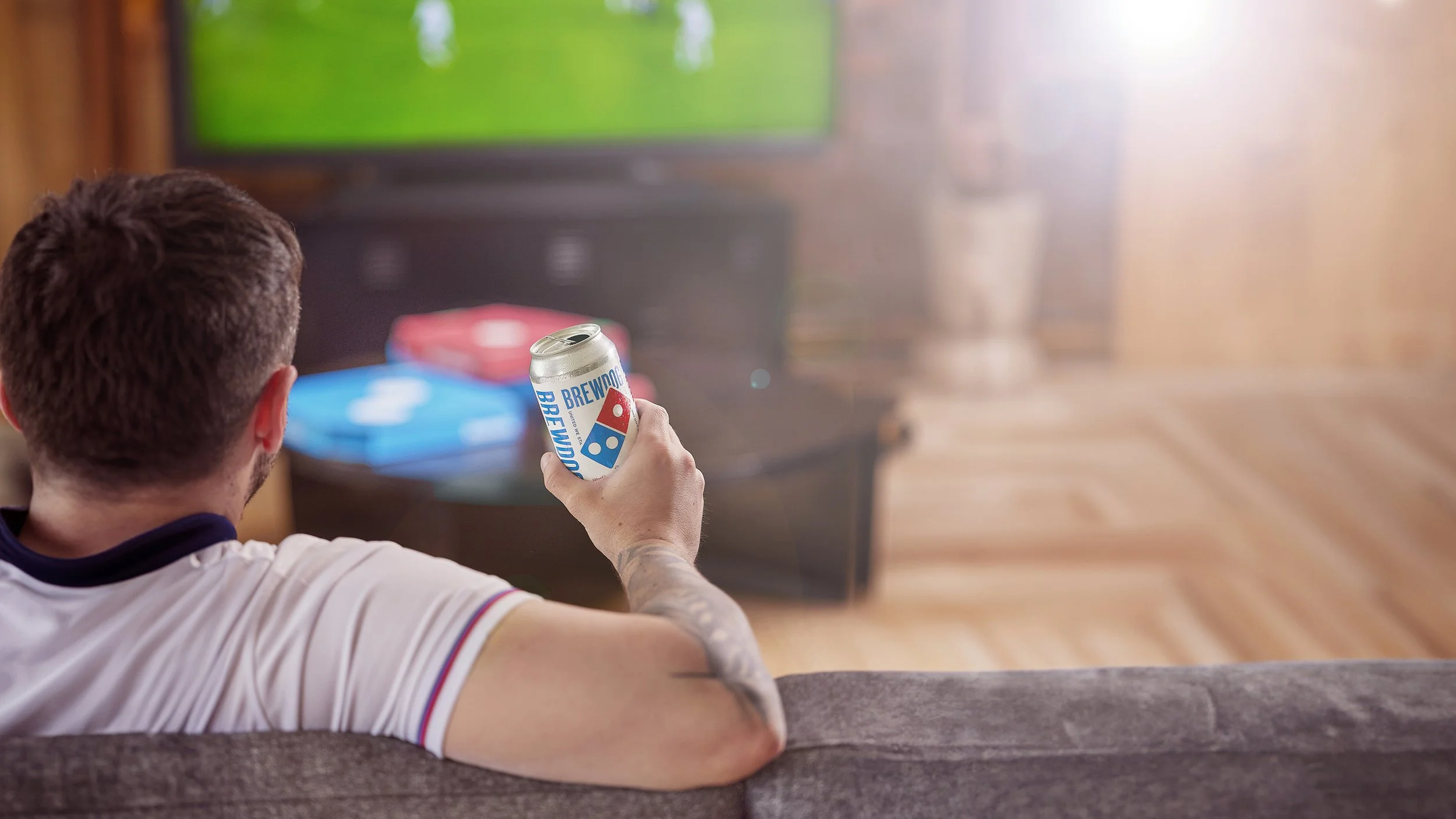 16_9_OVER THE SHOULDER_flare_USE.jpg