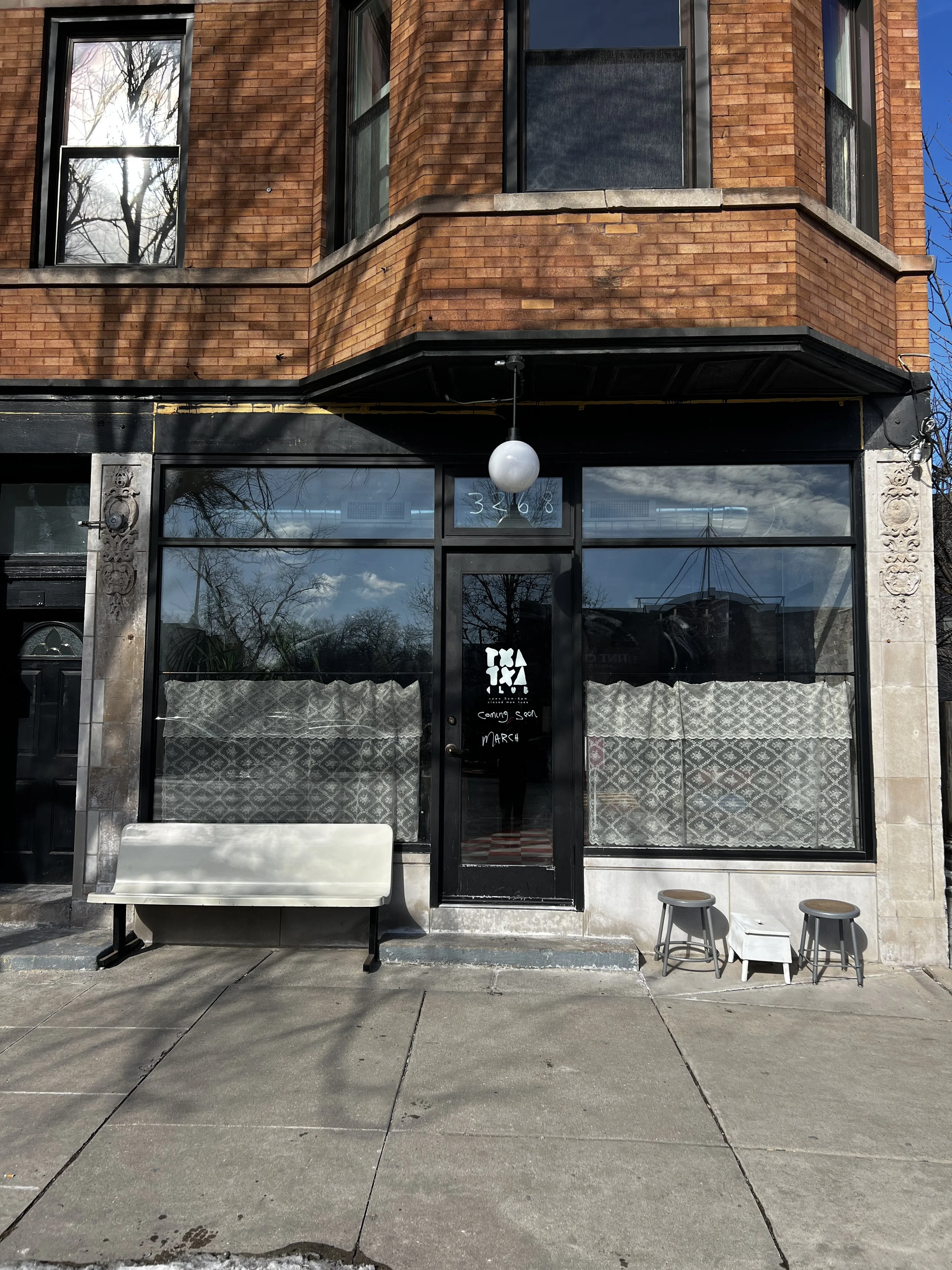 sidewalk seating.JPG