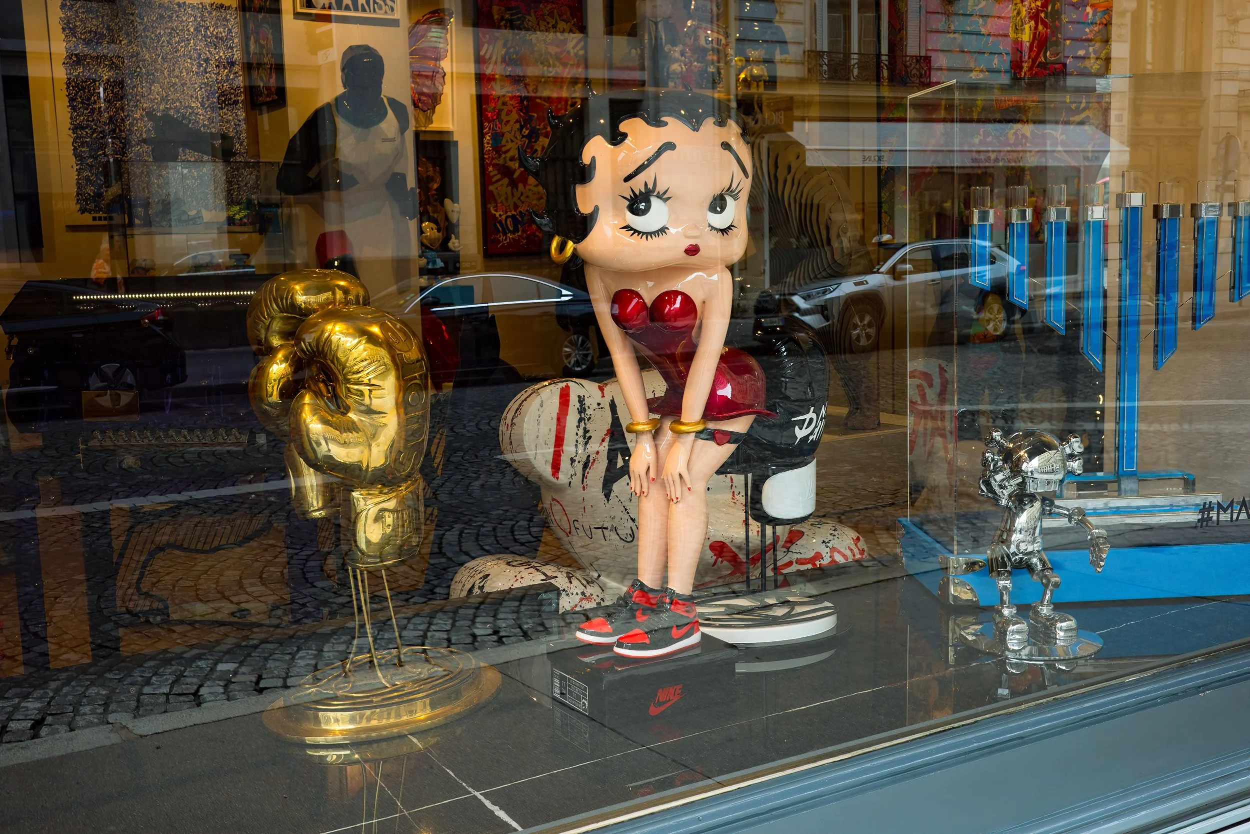 Paris_2023May06_1284 copy-1.jpg