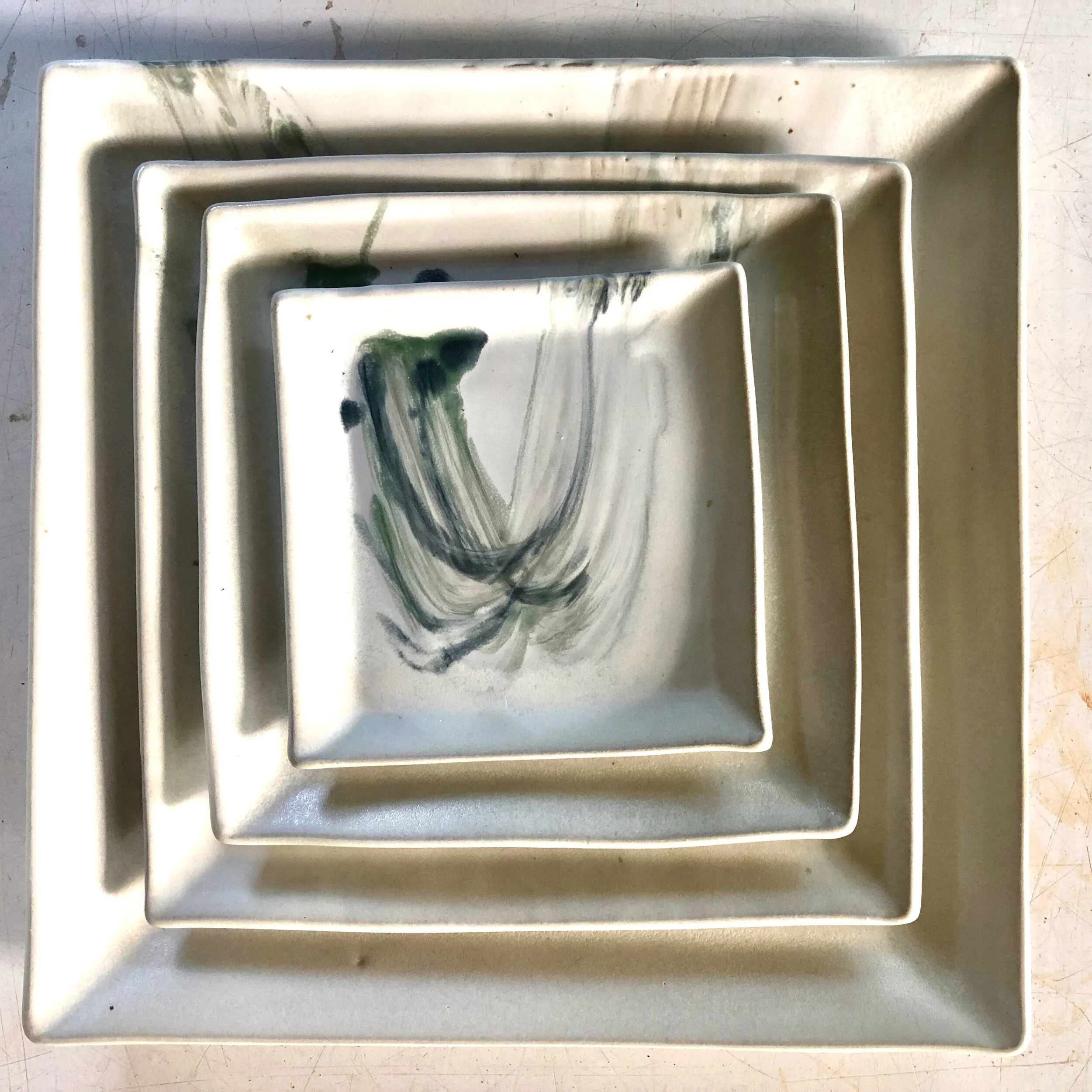 Square plates in 4 sizes U$14, $24, $34, $44