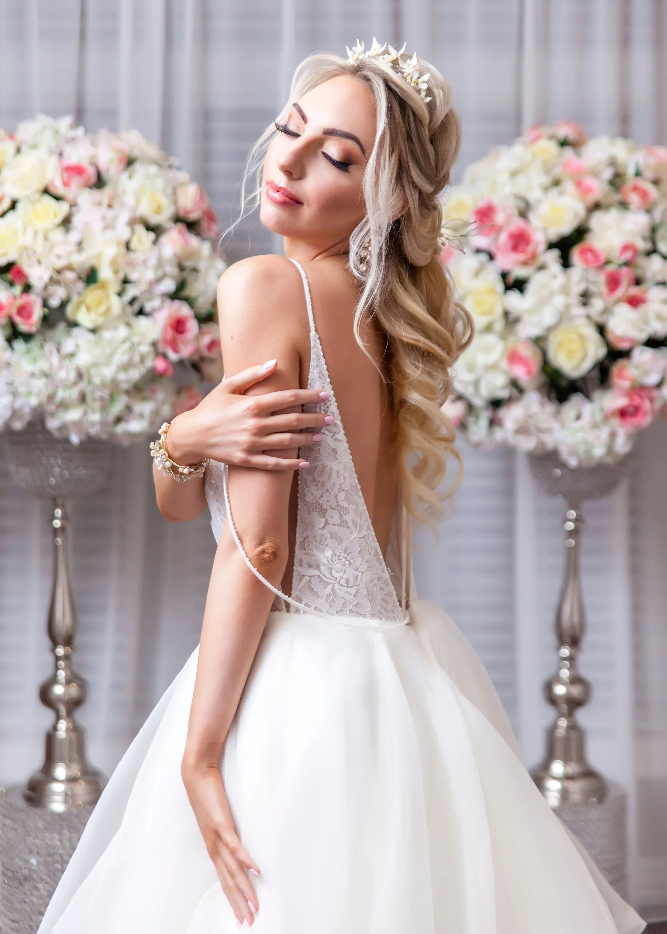 Pearl bridal tiara, Gold wedding crown, Floral headpiece headband, Pearl bridal crown, Flower leaf tiara, Wedding day tiara, Boho crown
