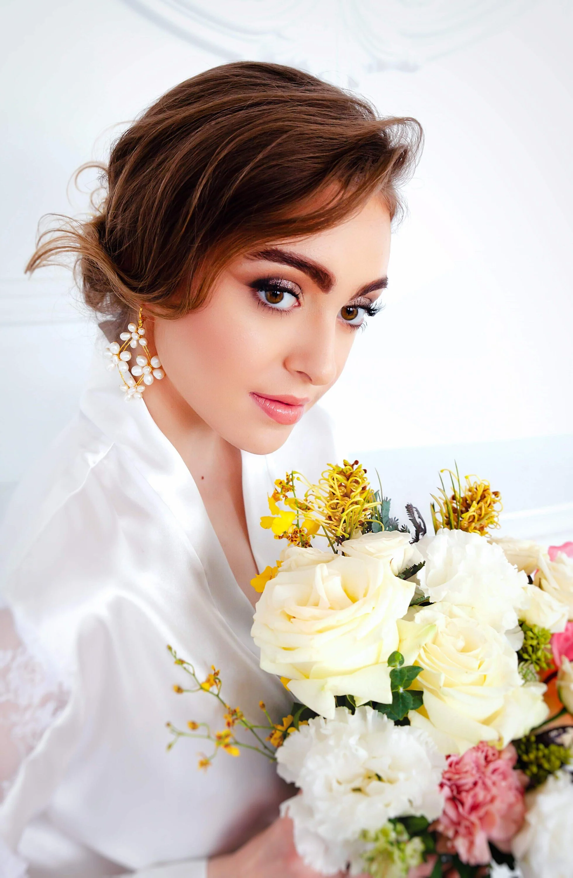 daisy pearl bridal earrings, gold modern wedding earrings, gold wedding earrings, modern wedding earrings, daisy bridal jewelry