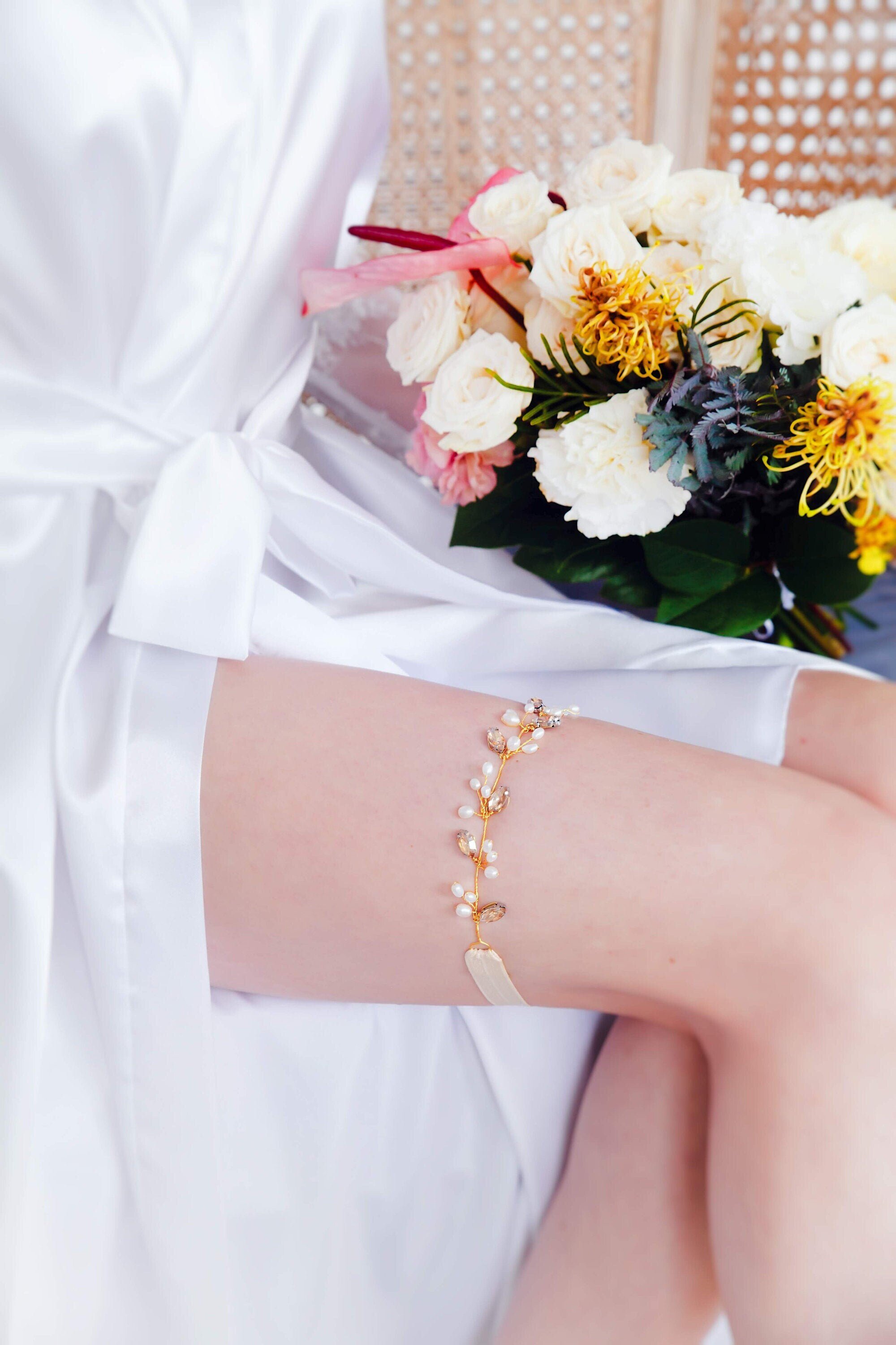 Gold leaf bridal garter, Pearl bridal garter, Photo shoot garter, Dainty Boho garter Ivory gold garter, Keepsake Crystal wedding garter