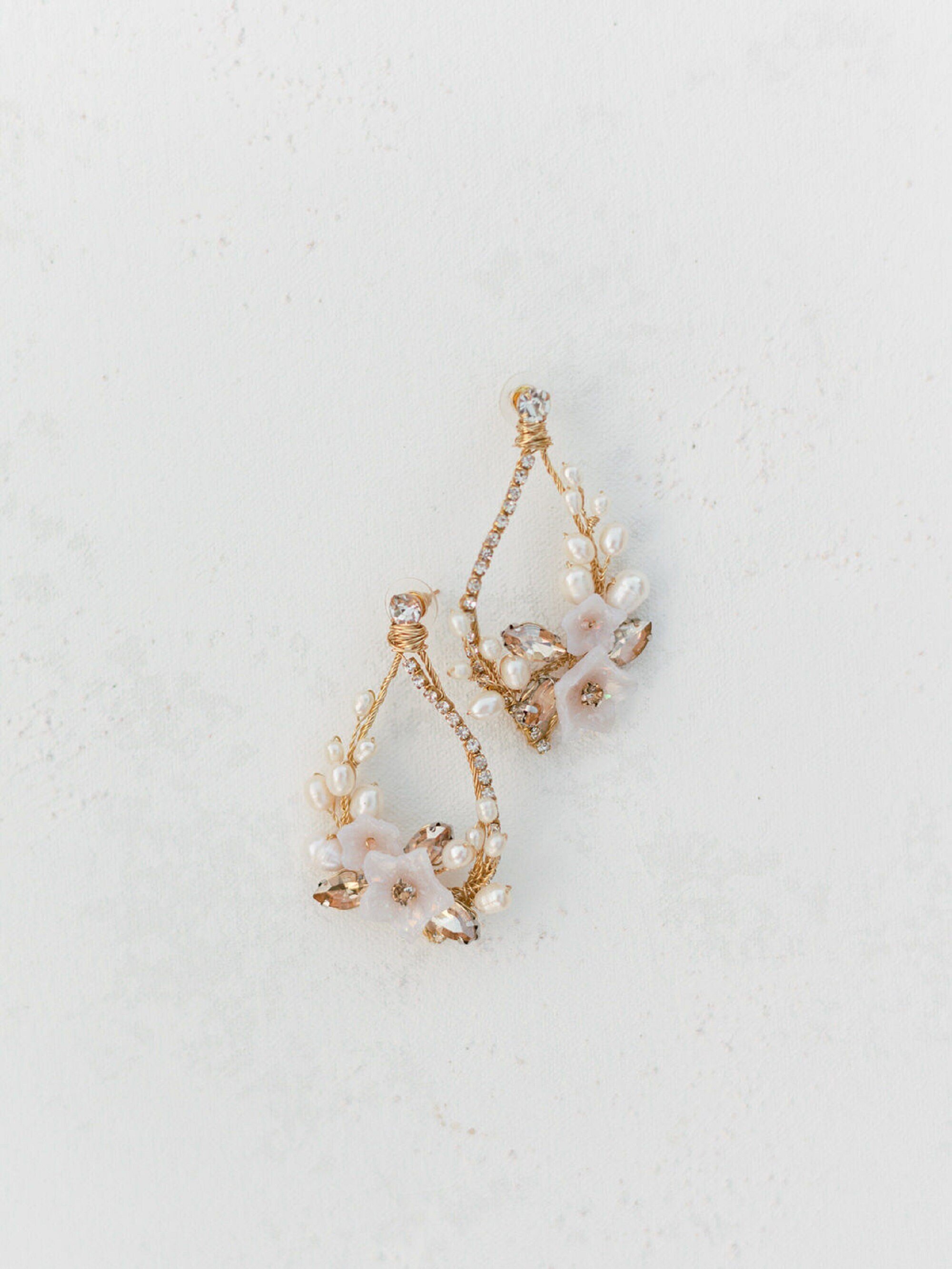Modern floral bridal earrings, pearl wedding earrings, floral oval earrings, oval floral earrings, nature inspired oval floral earrings