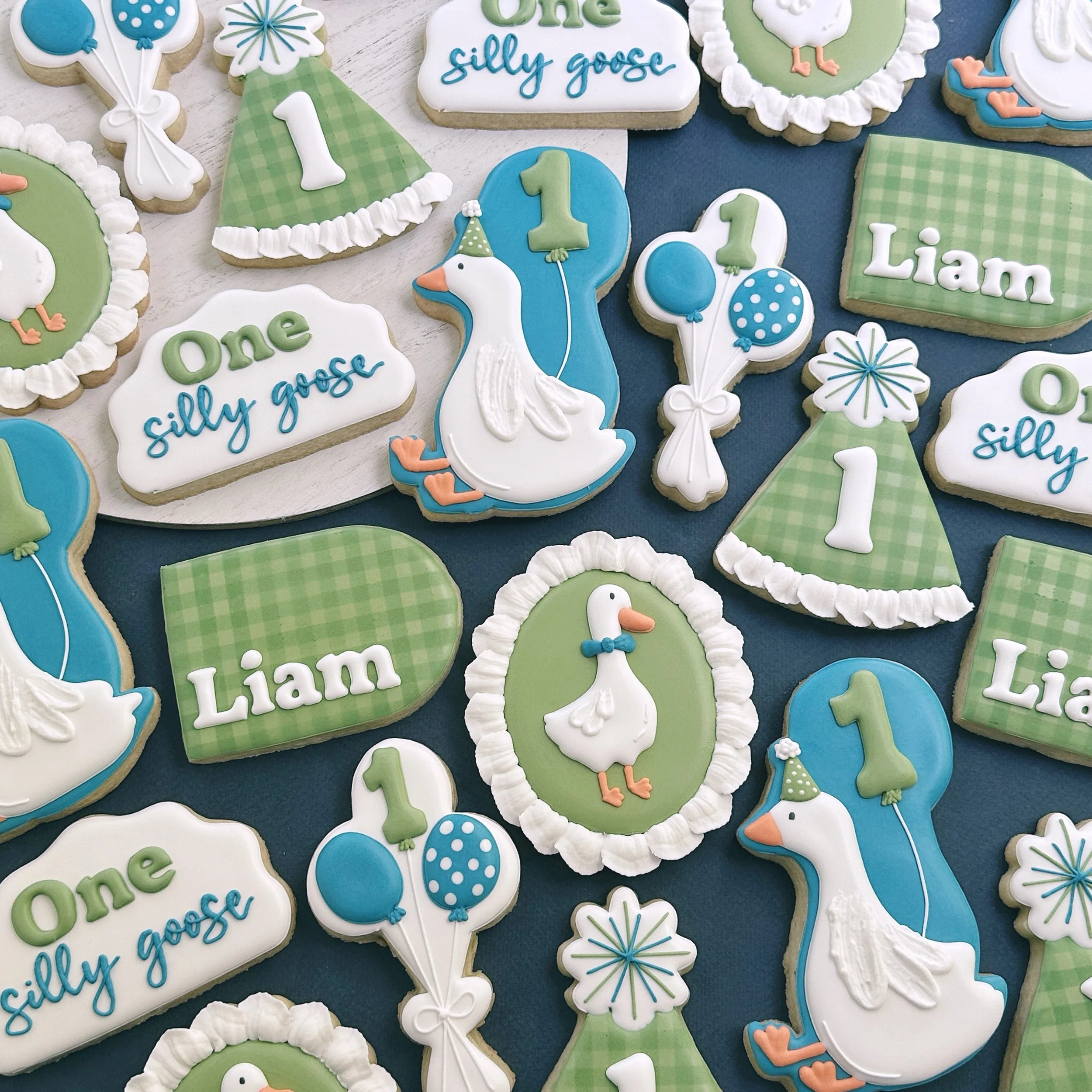 I&rsquo;ve been waiting for a One Silly Goose request for so long! Still in love with this set and the theme. 🪿

#onesillygoose #firstbirthdaycookies #birthdaycookies #atlcookies #customcookiesatlanta
