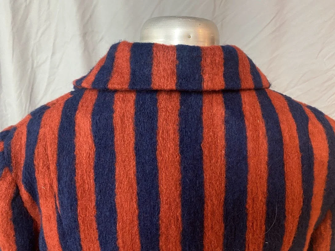 A close up of how the collar lays in the back