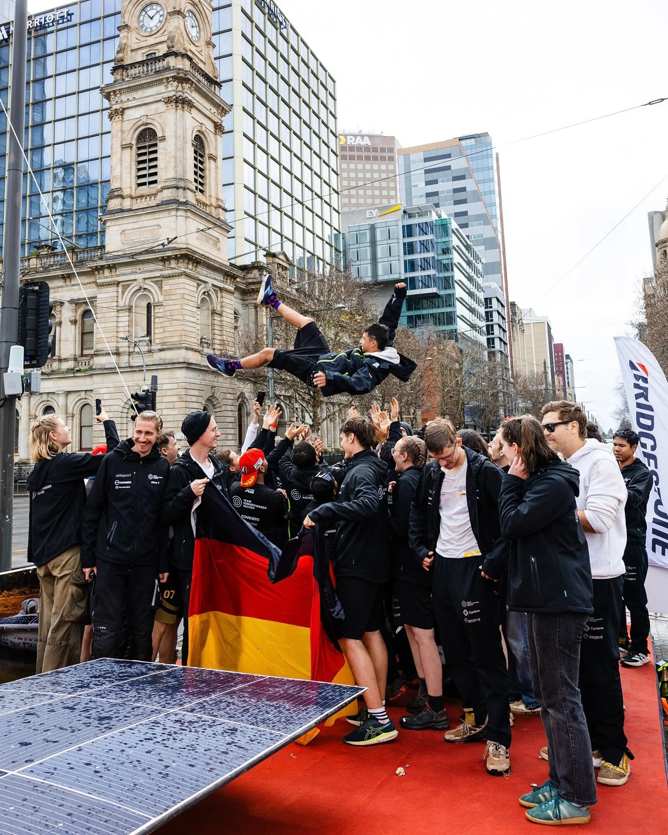 We made it! 🏁🫶
On Day 5, after 3026km, we crossed the finish line in Adelaide and we’re beyond proud to have made it this far after two years of hard work as a team.
Just after Port Augusta, we passed the very place where the challenge ended