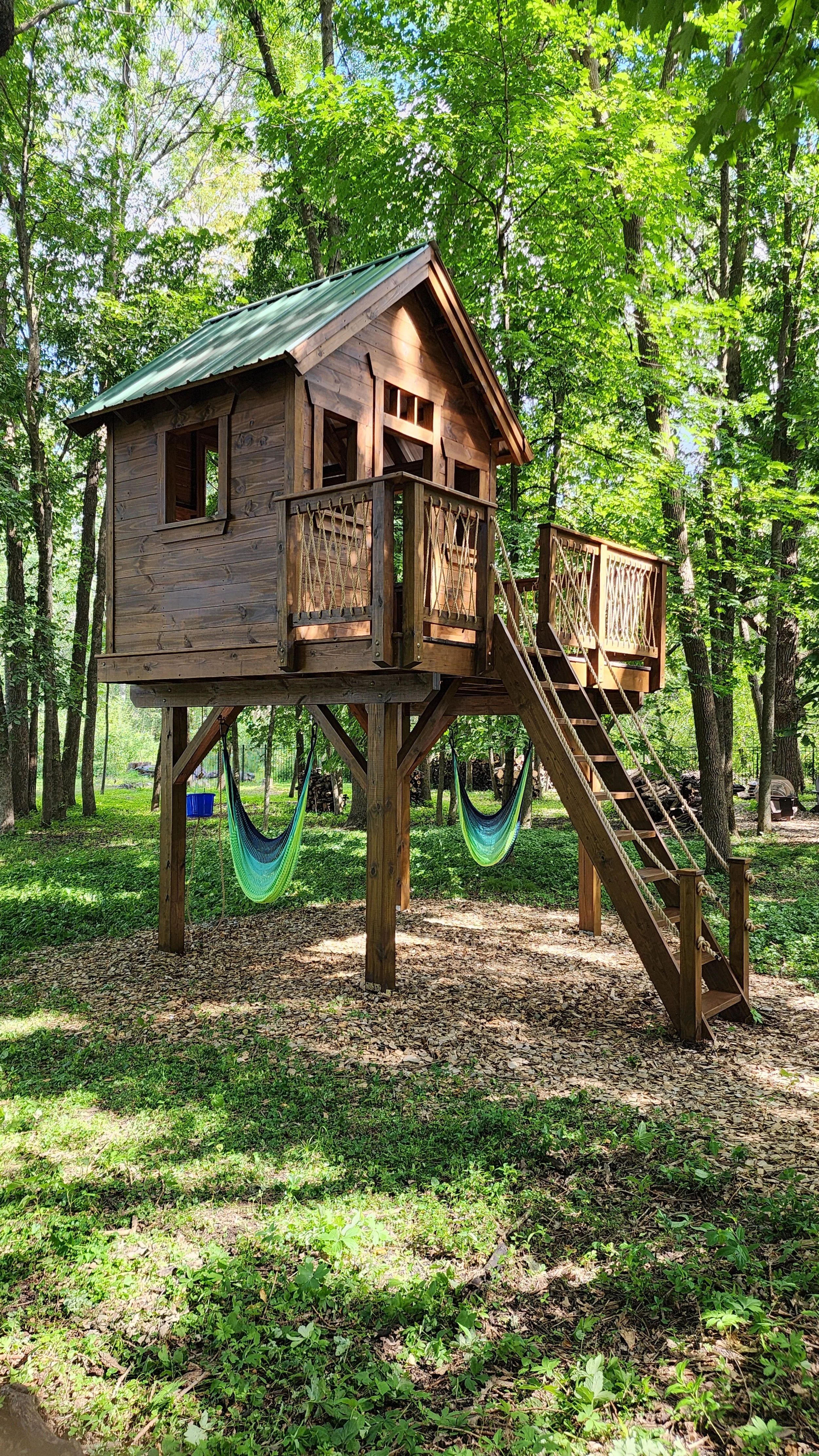 treehouse-in-forest.jpg