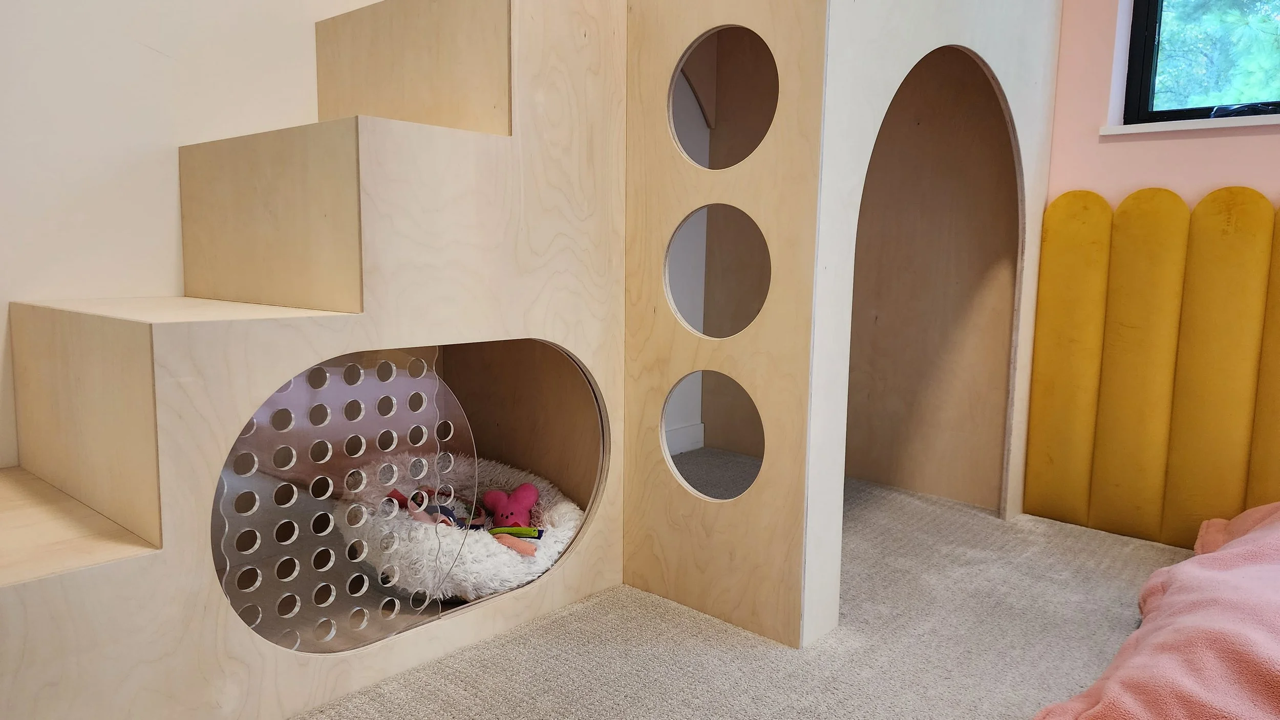 dog-kennel-under-playroom-stair-kids.jpg