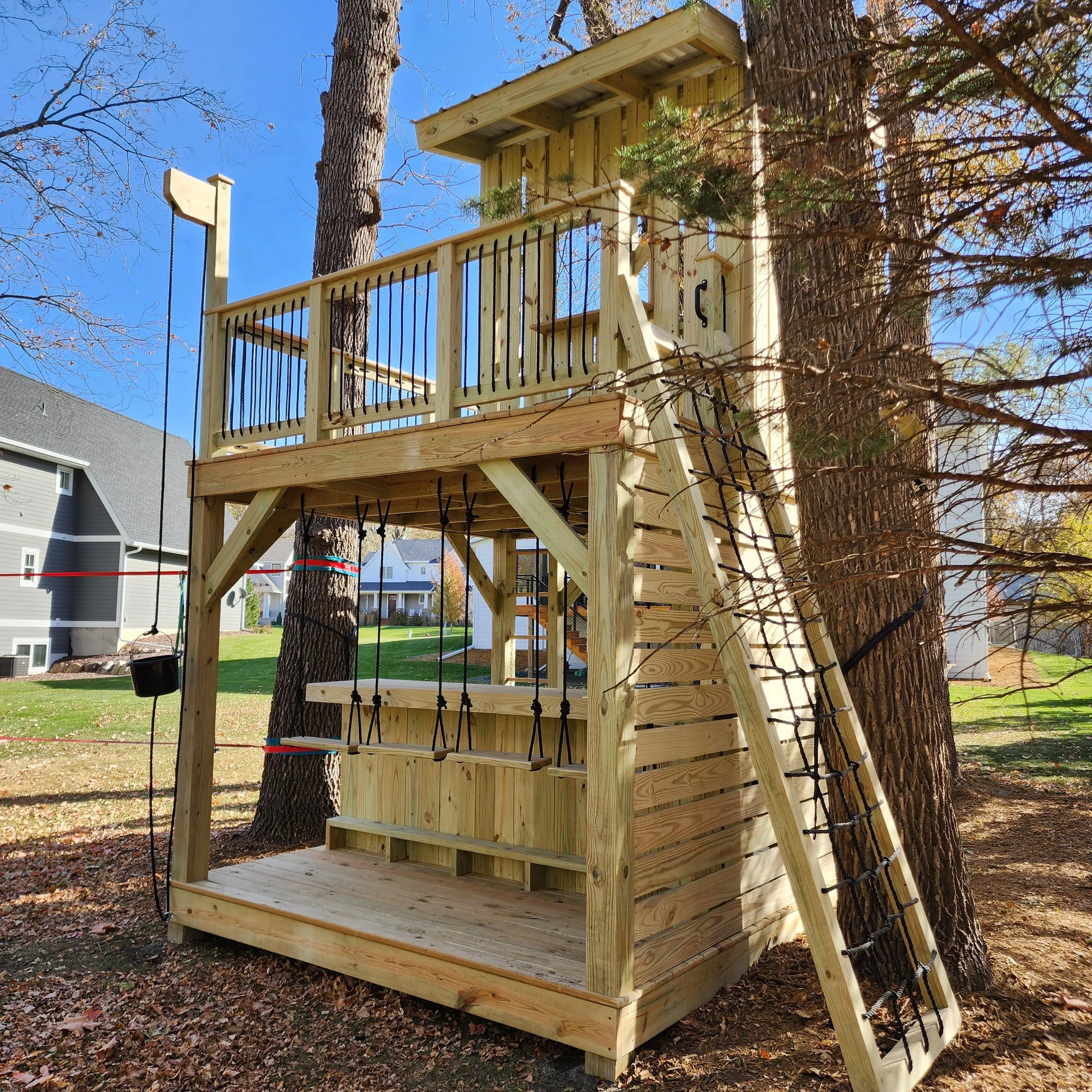 custom tree fort with cargo net and bar
