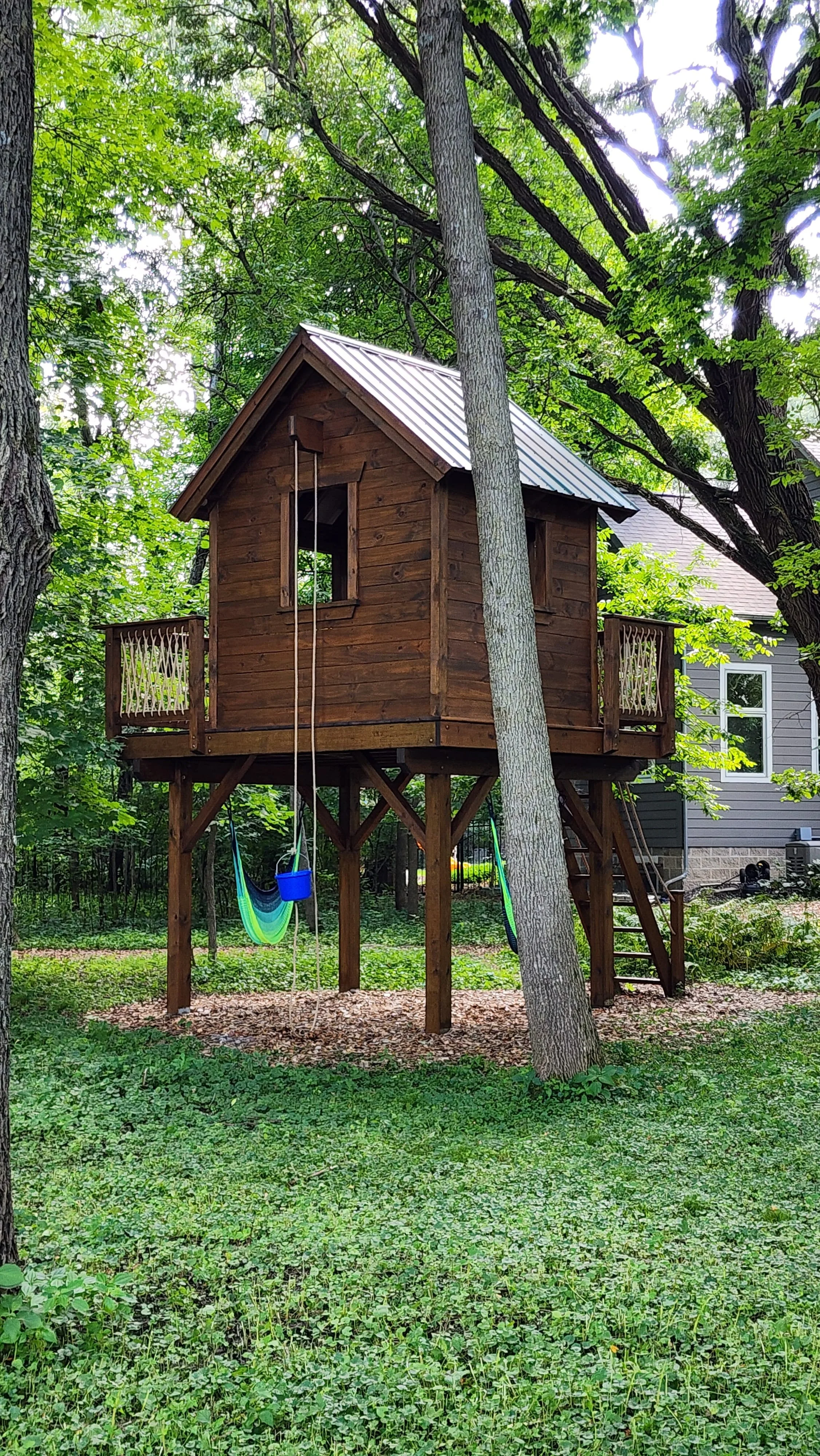 treehouse-back-brown-stain.jpg