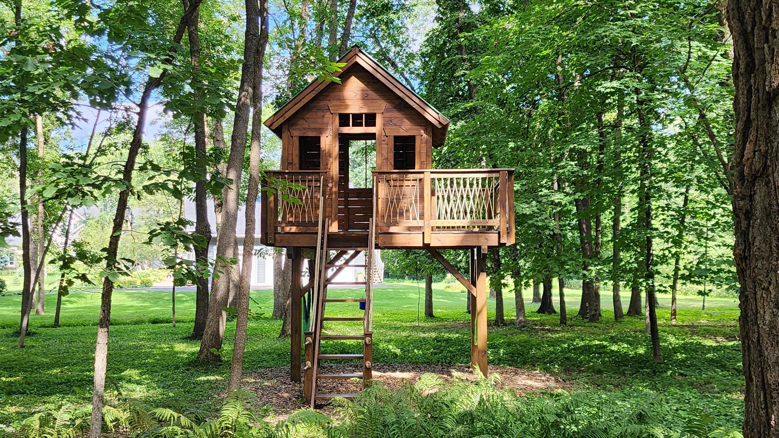 treehouse-rope-railings-ladder-door.jpg