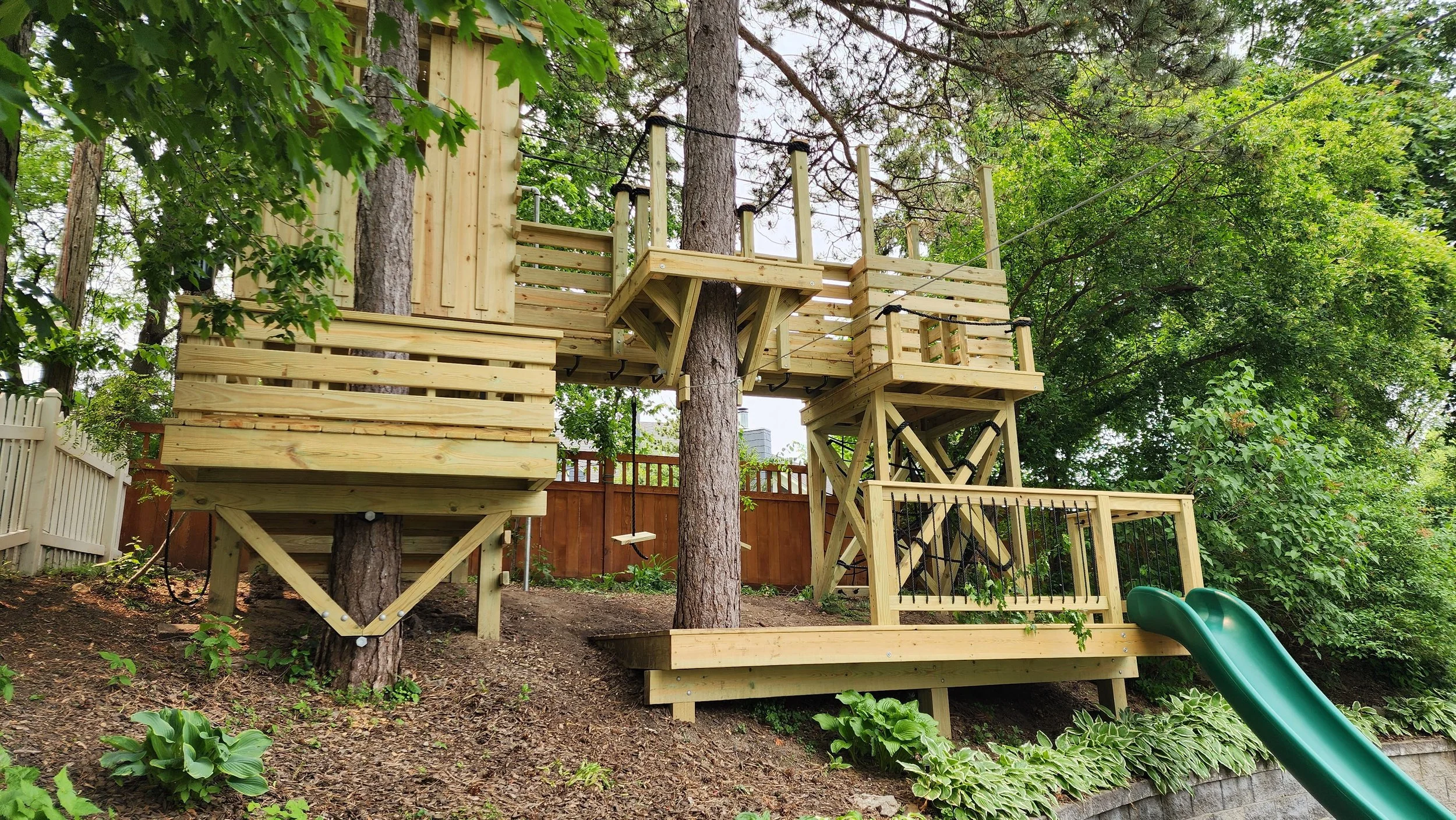 multilevel-tree-fort-slide-rope-railings.jpg