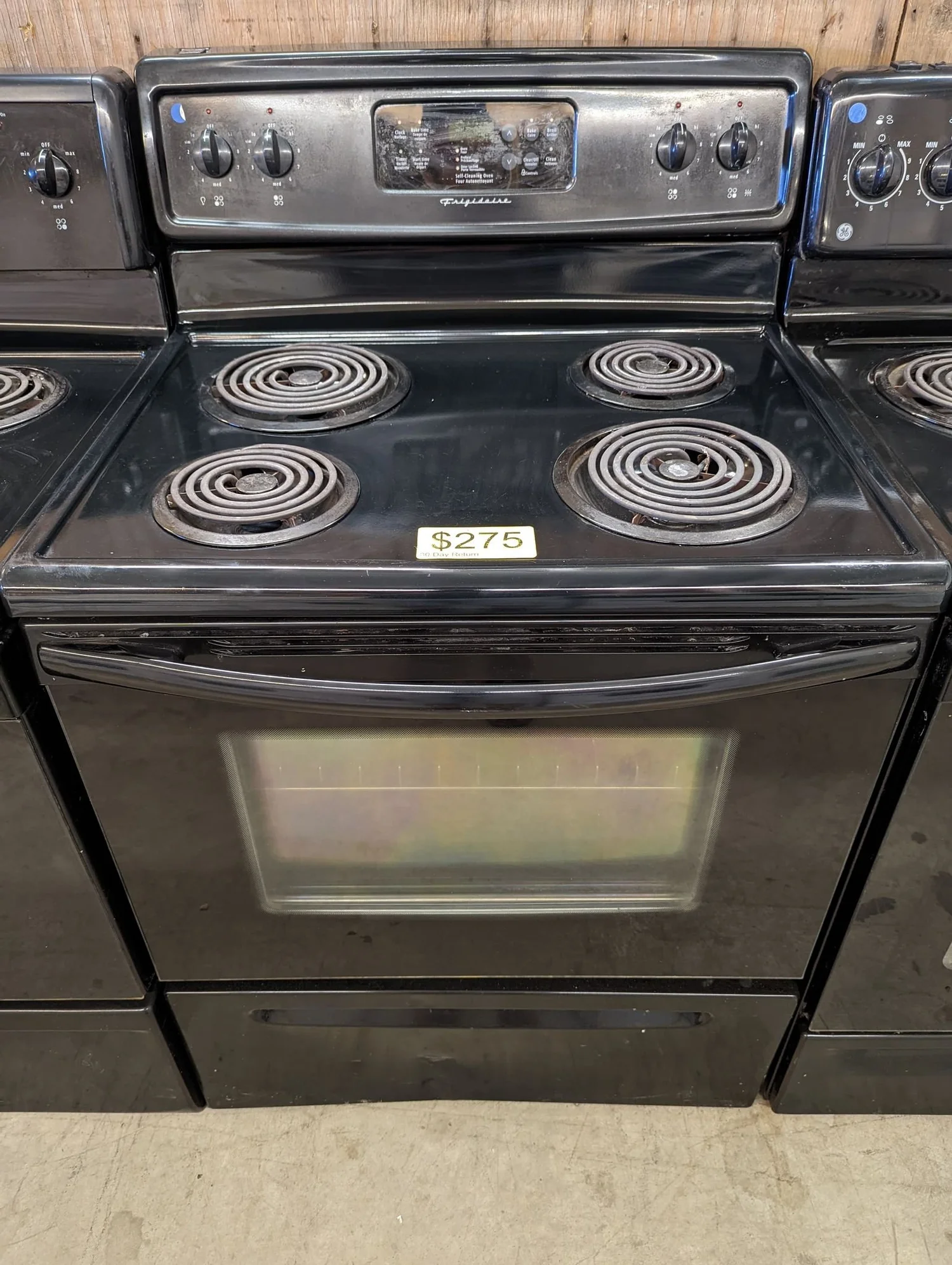 Frigidaire Electric Stove - S1020 — Chilliwack New u0026 Used