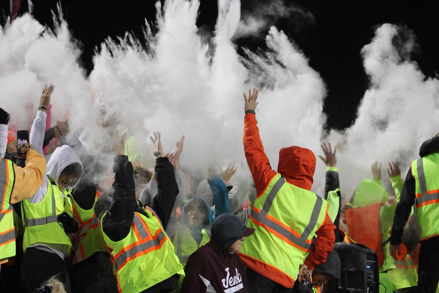 Last night, the Jenks football team obliterated Edmond North, final score 14 TO 68!!🏆🥇super fans lit up the chilly night in neon attire to cheer on our amazing team! Only up from here 🏈🤝 have a great Saturday Trojans!
📸: @sador_dagim 
#jenkstroj